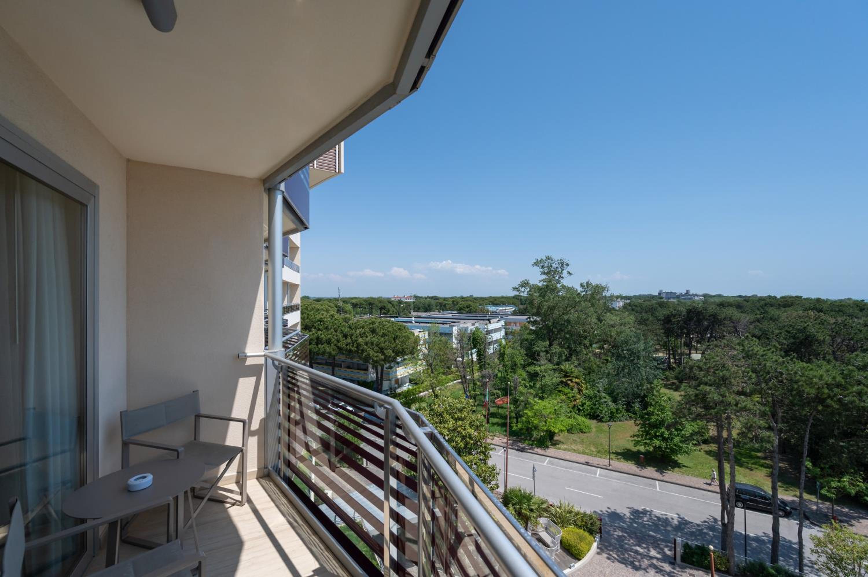 Standard Room with Balcony - Photo 21