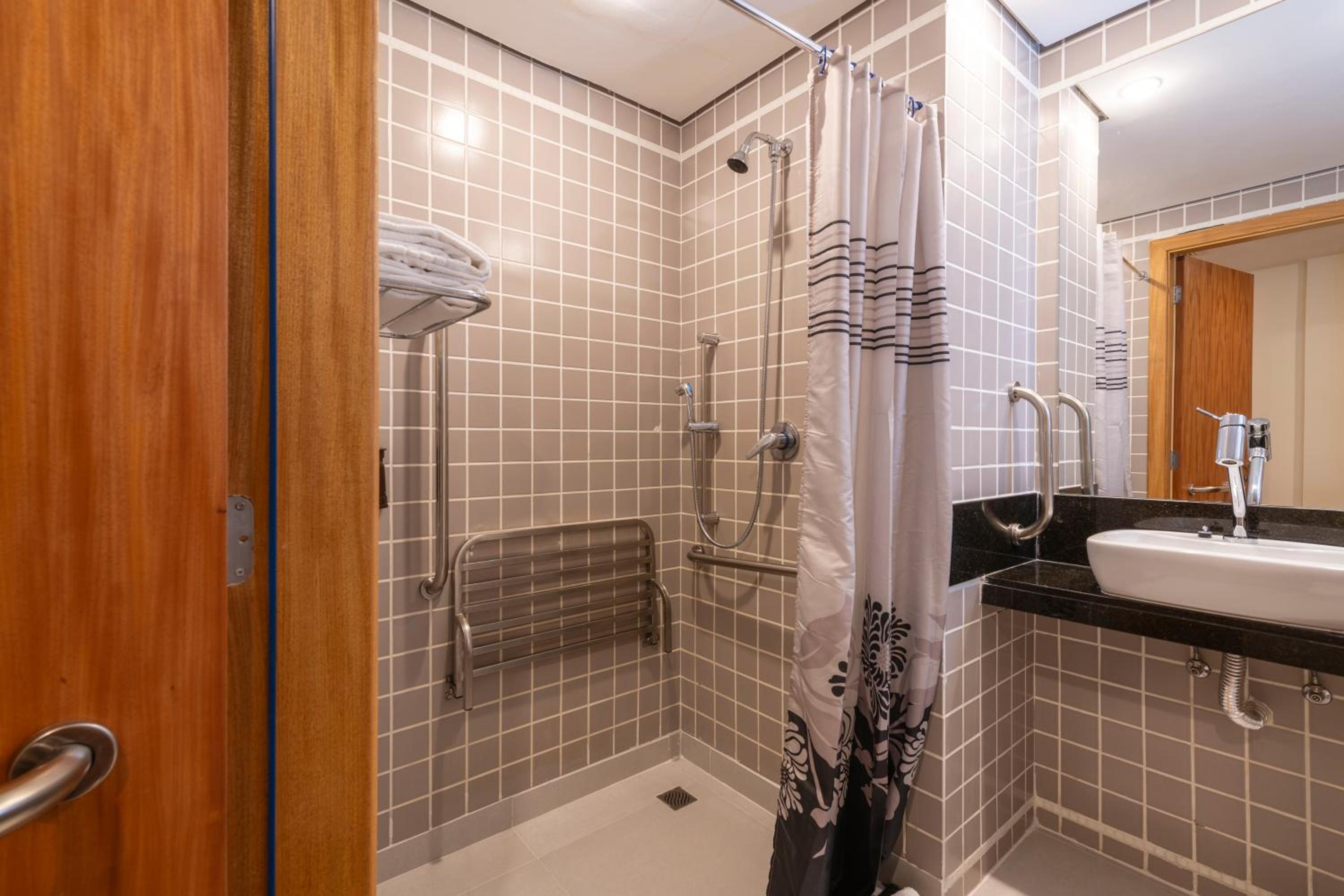 Queen Room - Disability Access