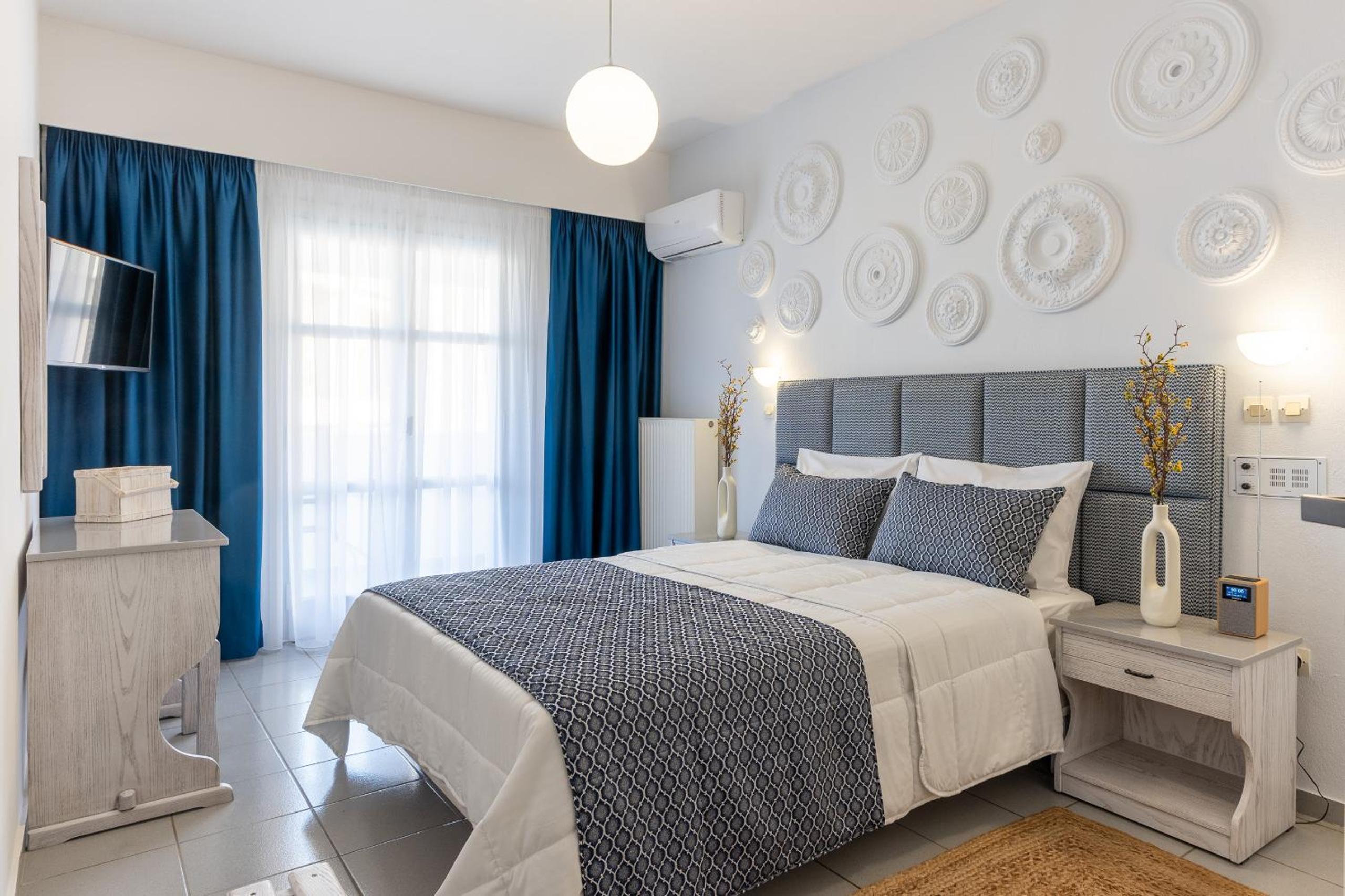 Standard One-Bedroom Quintuple Apartment