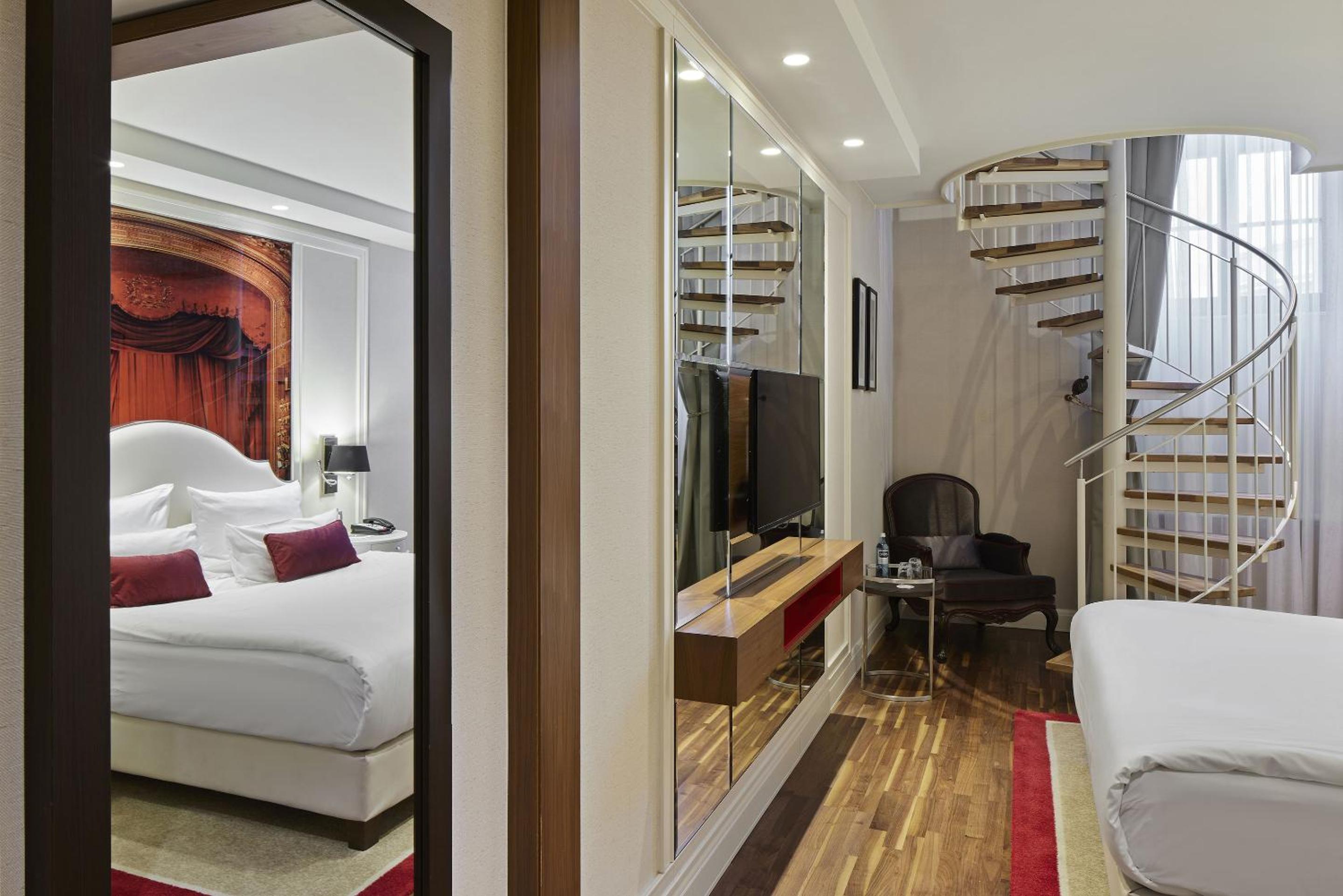 Family Room (2 Adults + 2 Children)