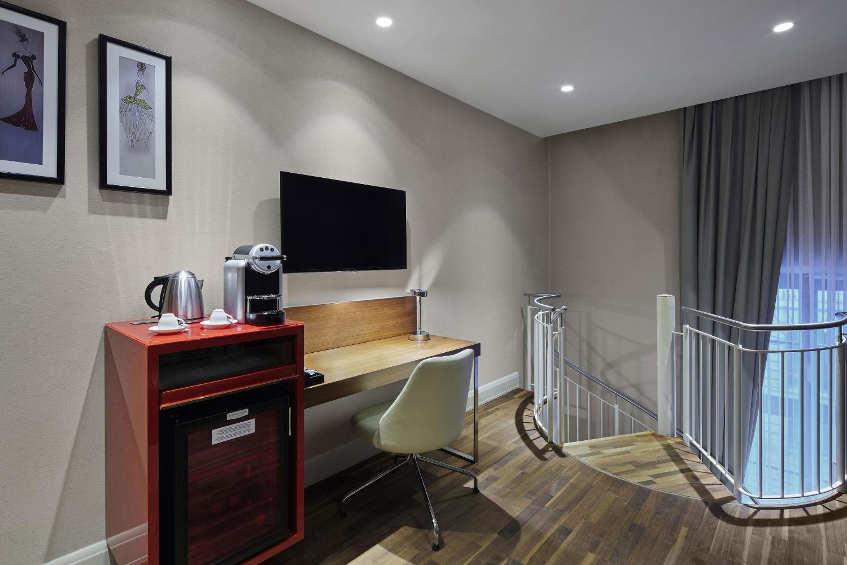 Family Room (2 Adults + 2 Children)