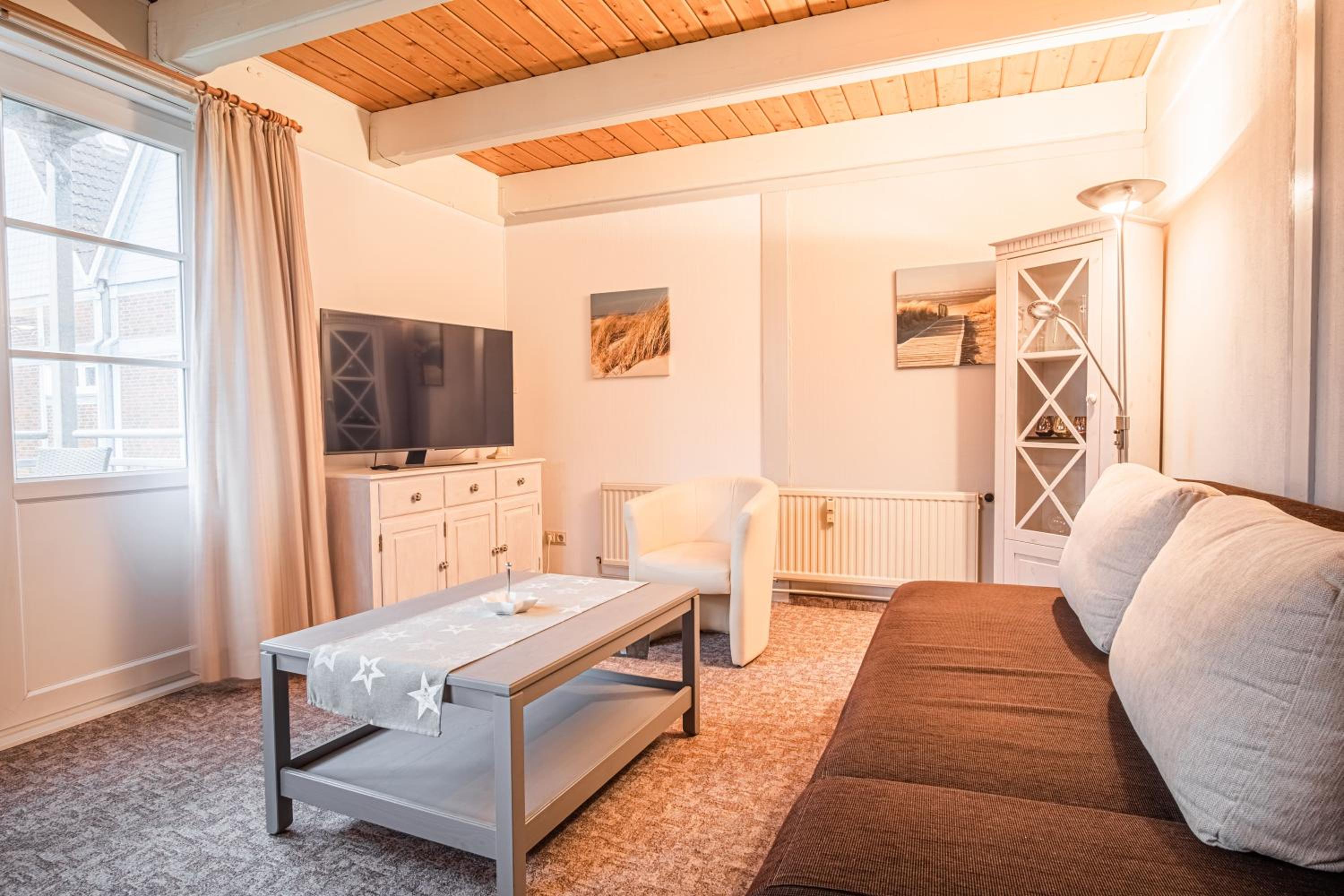 One-Bedroom Apartment with Balcony photo 1