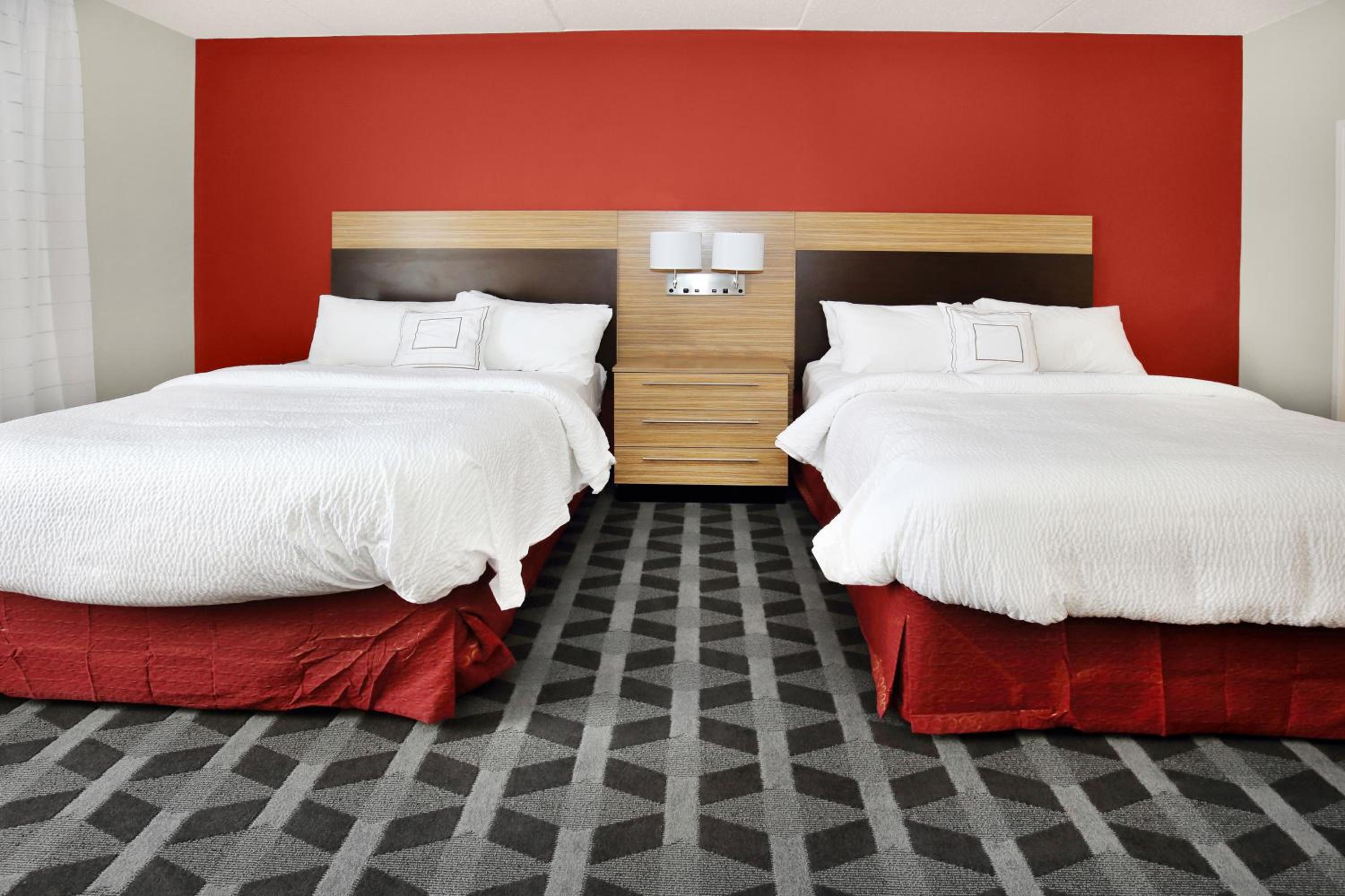 Studio with Two Queen Beds - Hearing Accessible