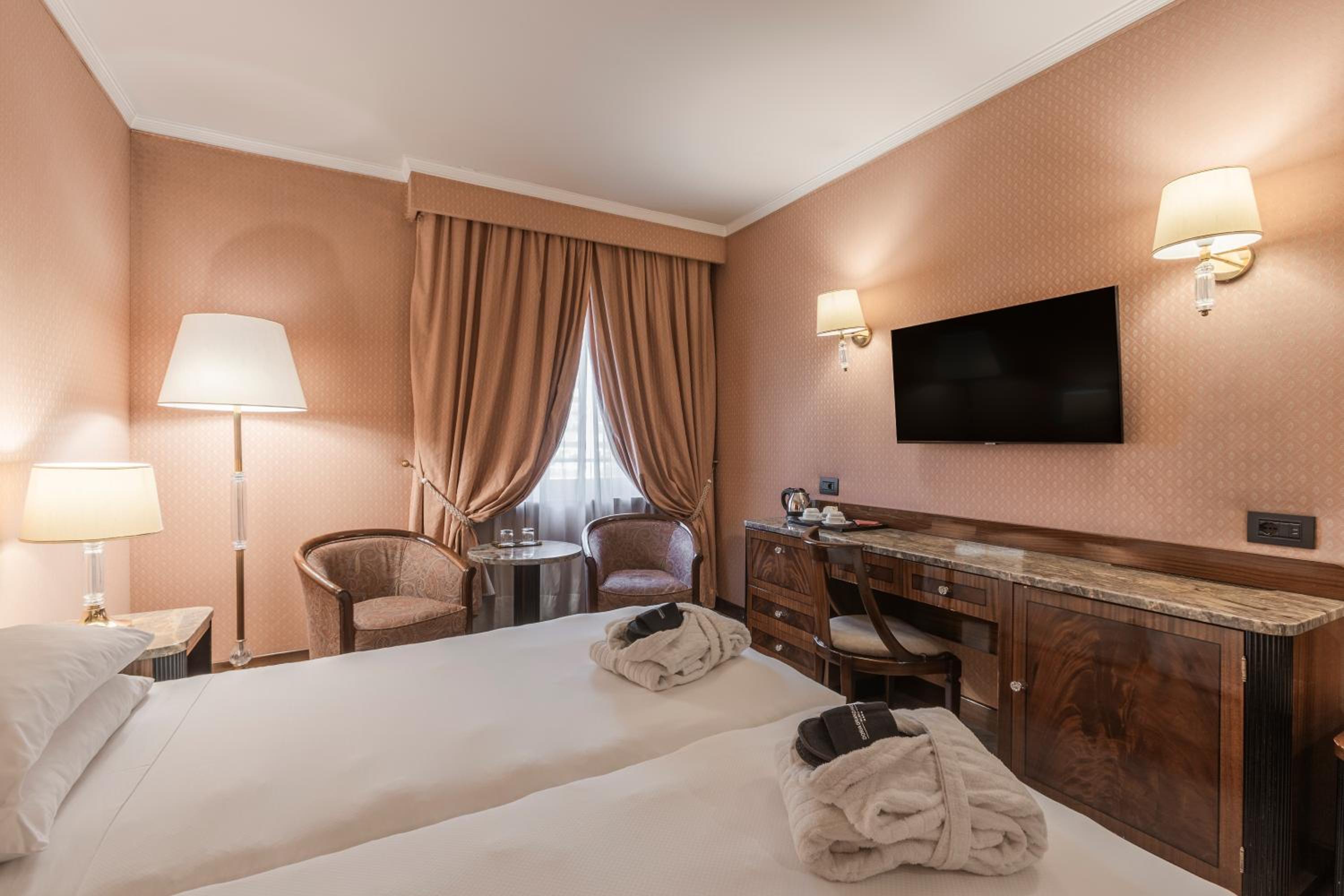 Deluxe Twin Room - Photo 6