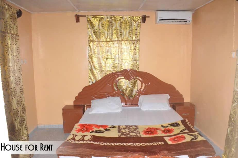 One-Bedroom House photo 1