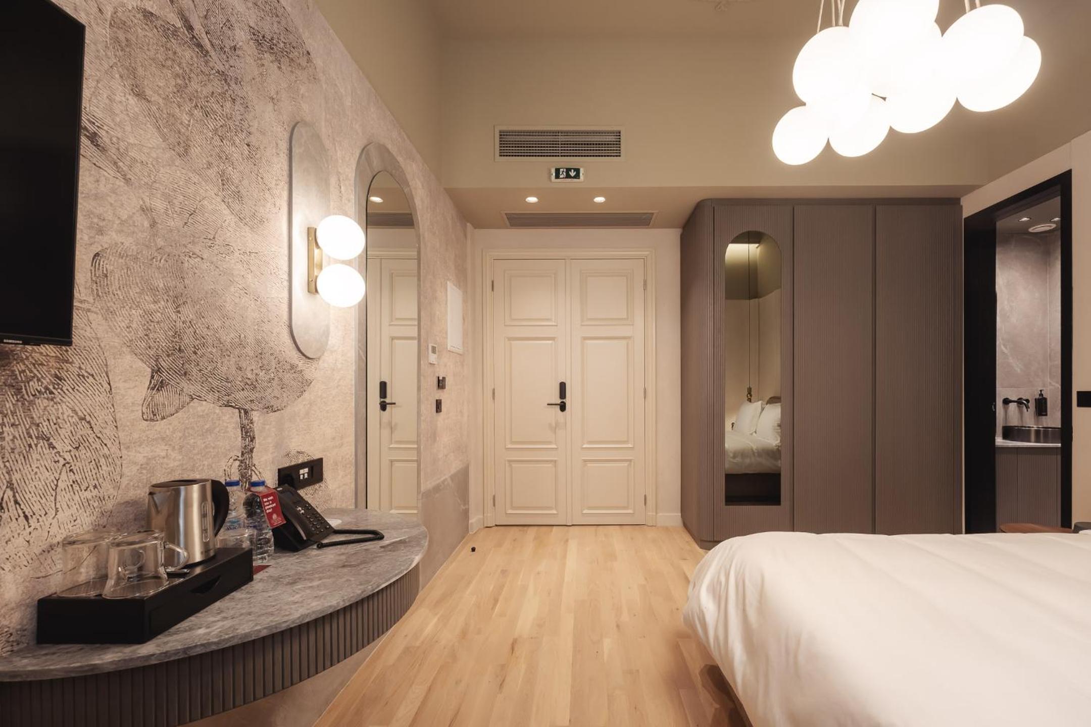 Comfort  Room photo 2