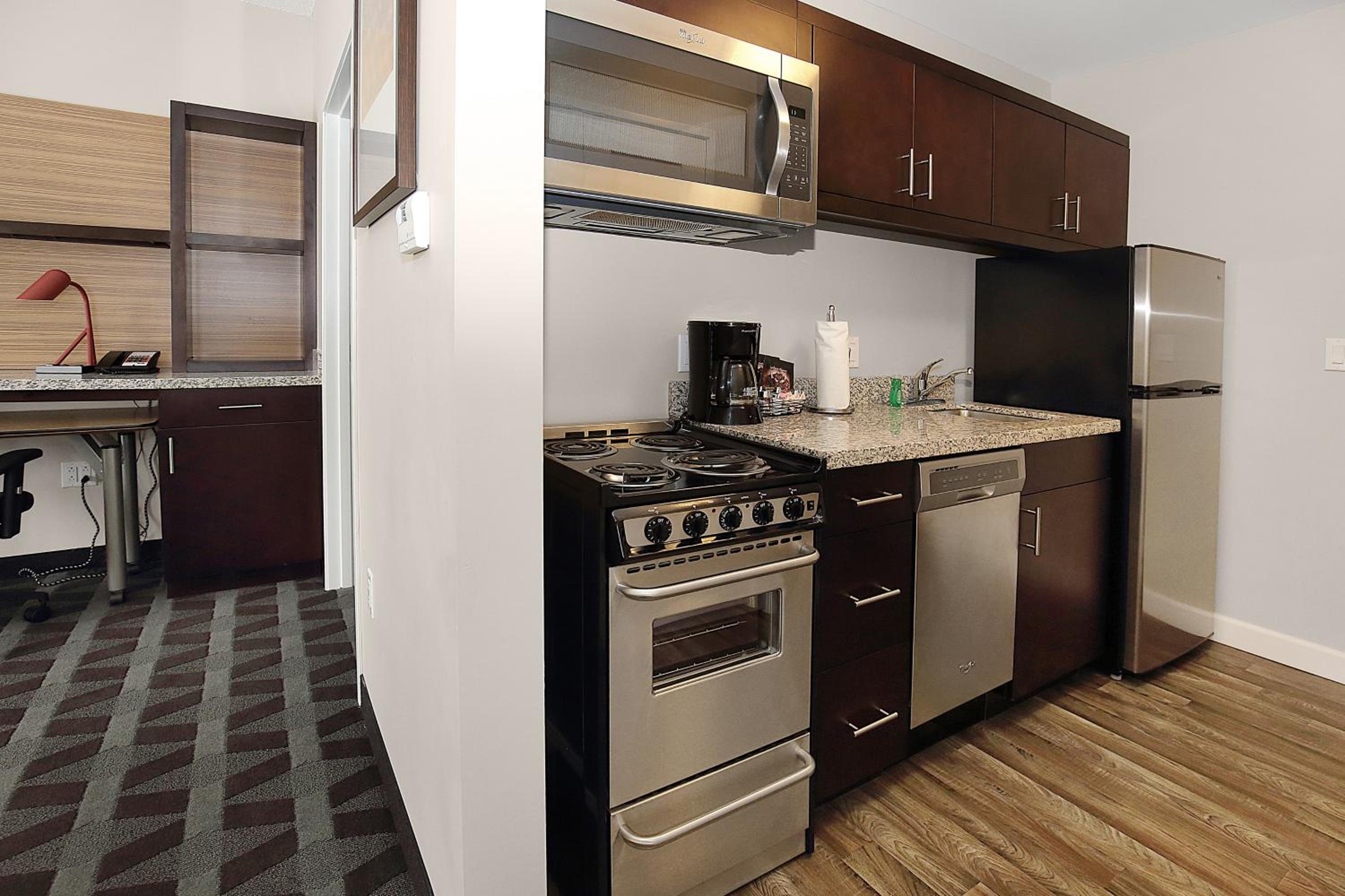 One-Bedroom Queen Suite with Sofa Bed - Hearing Accessible