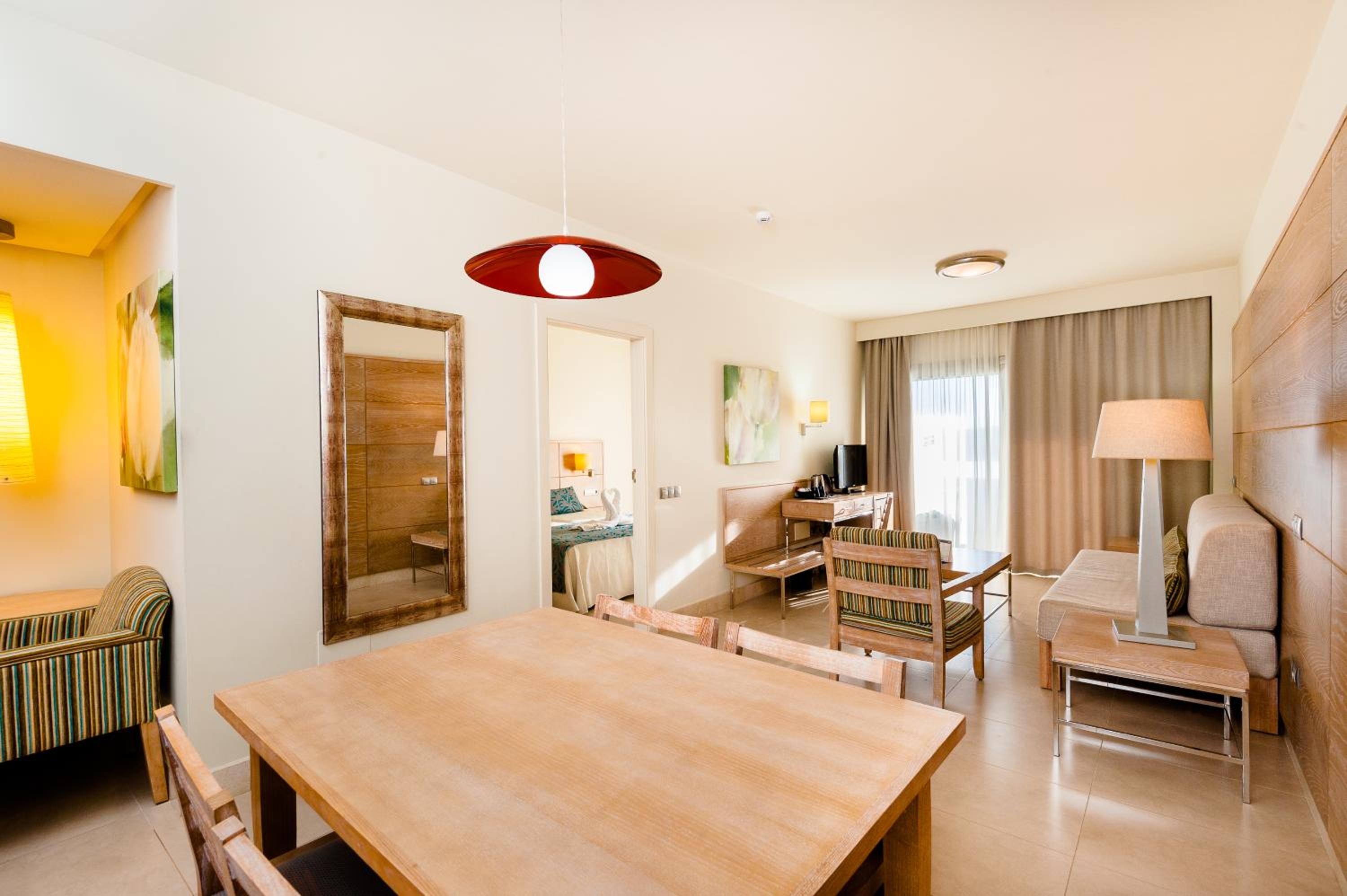 One-Bedroom Suite (2 Adults) thumbnail 6