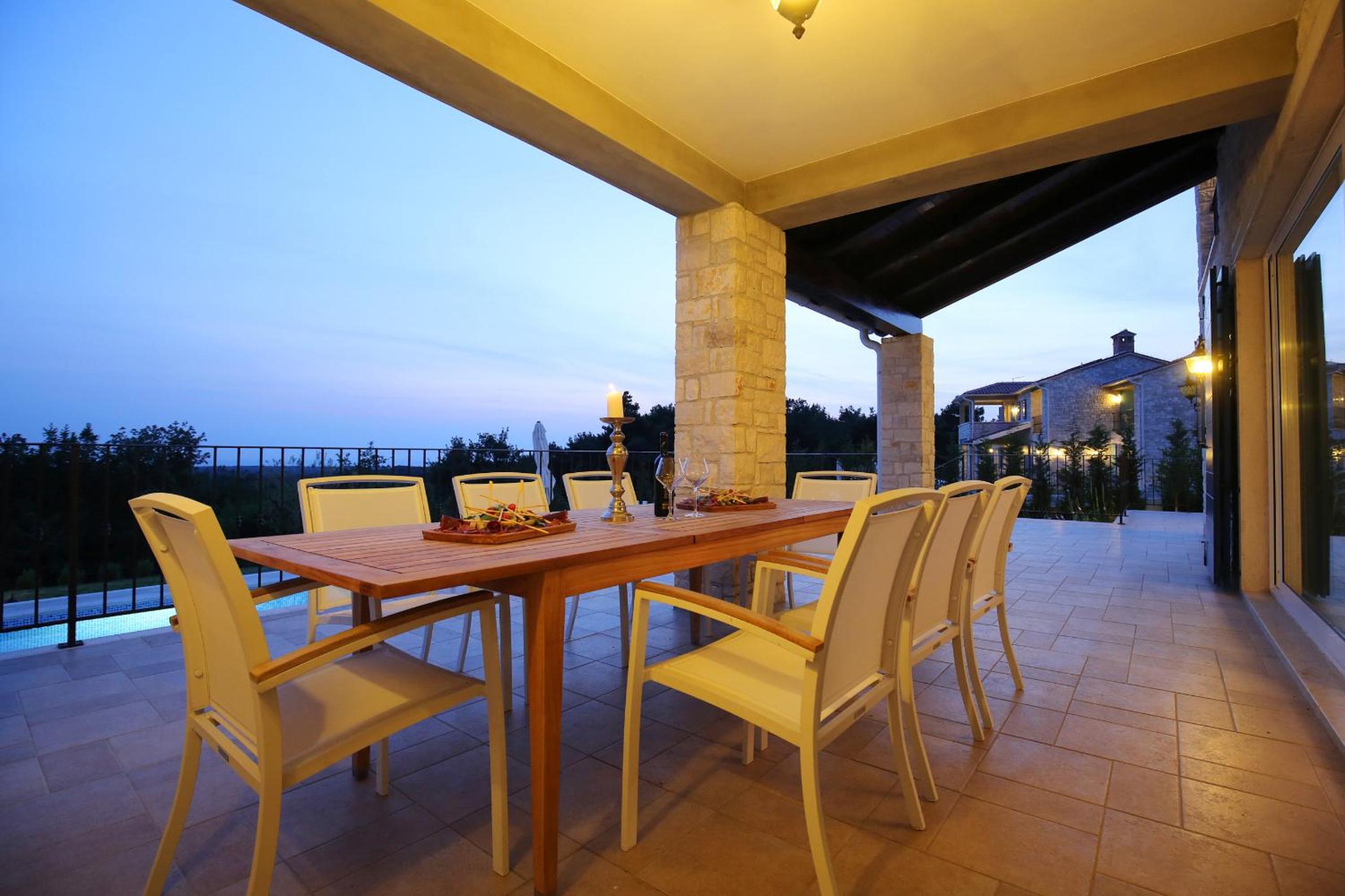 Villa photo 2