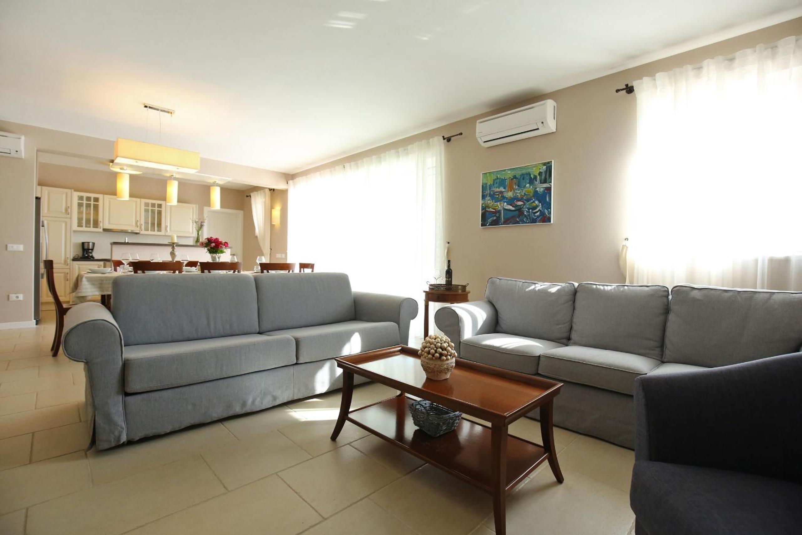 Villa photo 1