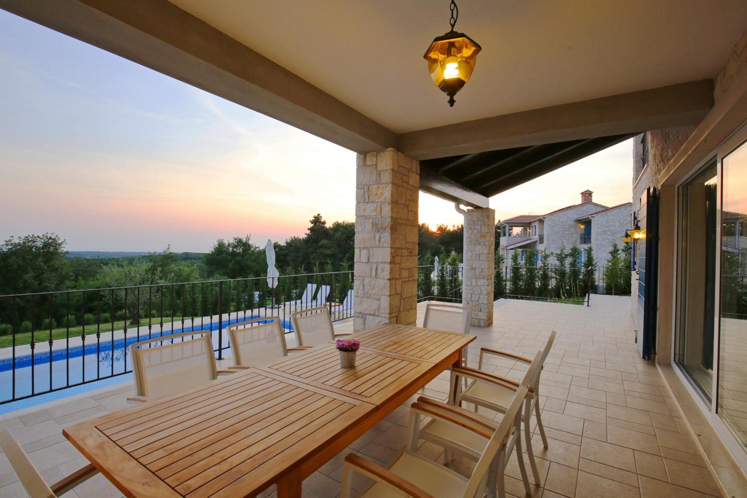 Villa photo 3