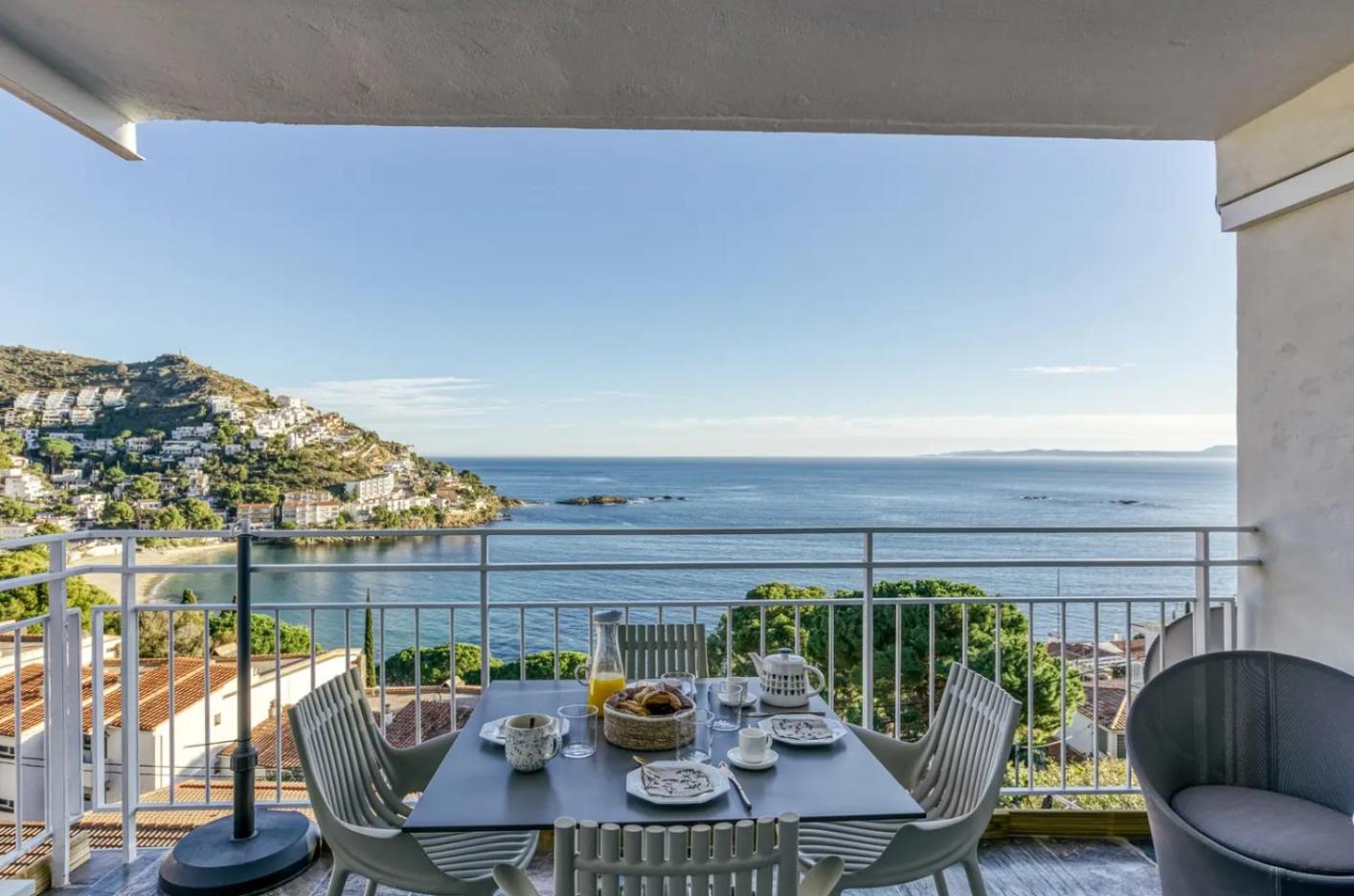 Apartment with Sea View photo 2