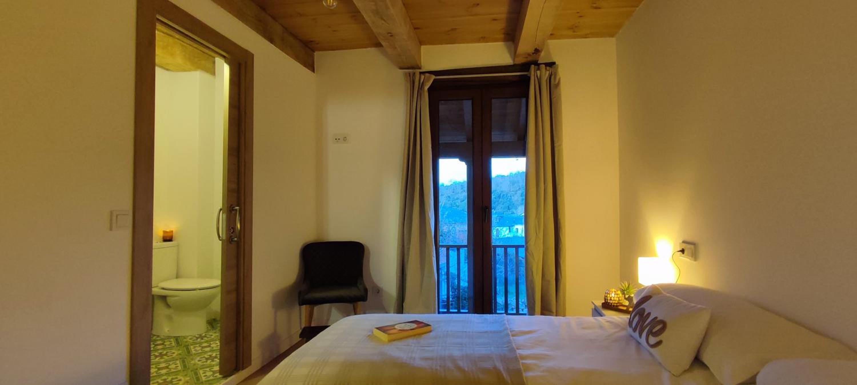 Twin Room with Bathroom photo 2