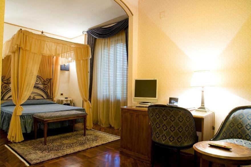 Deluxe Junior Suite - Photo 1