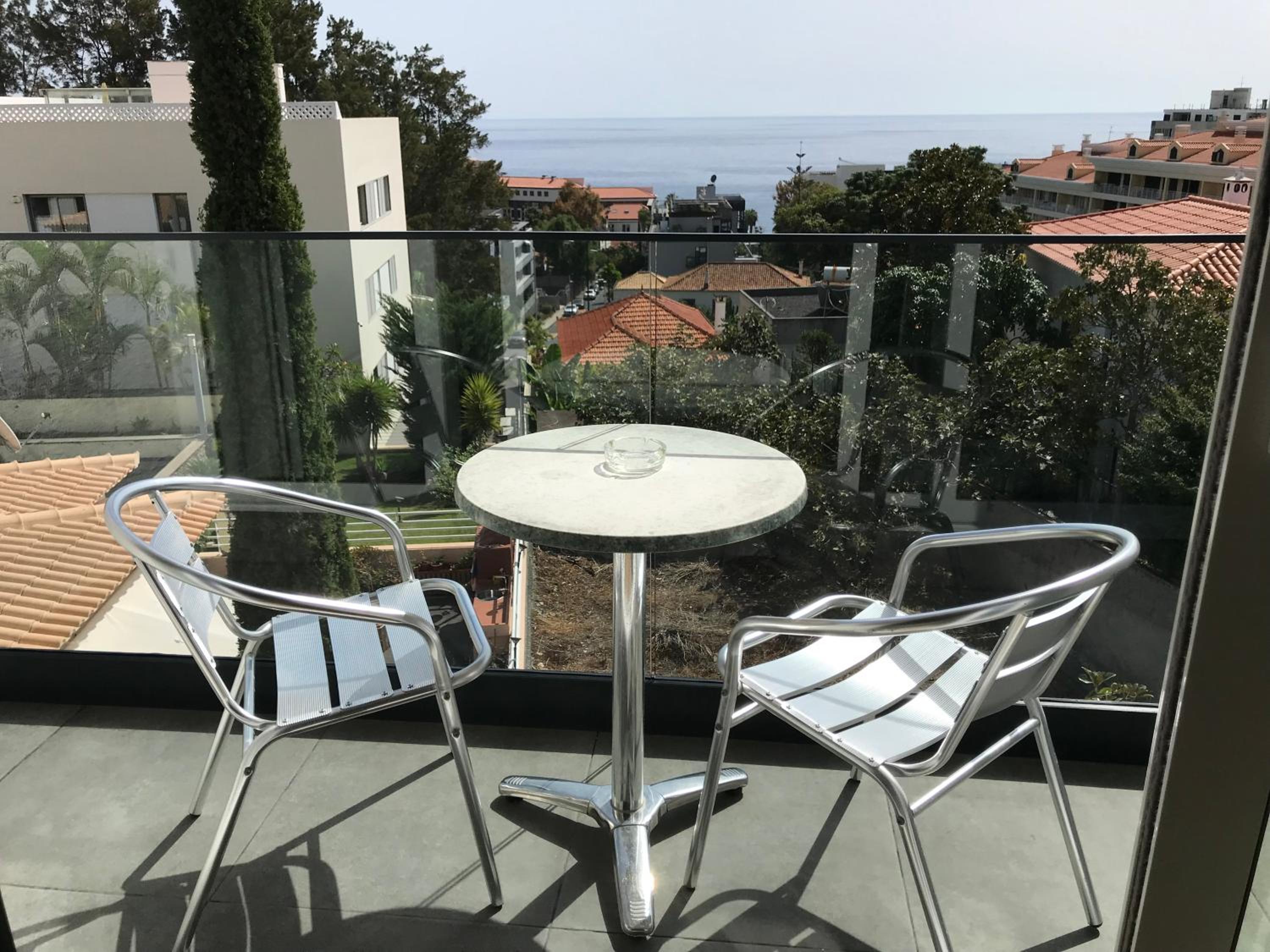 Double or Twin Room with Sea View photo 3