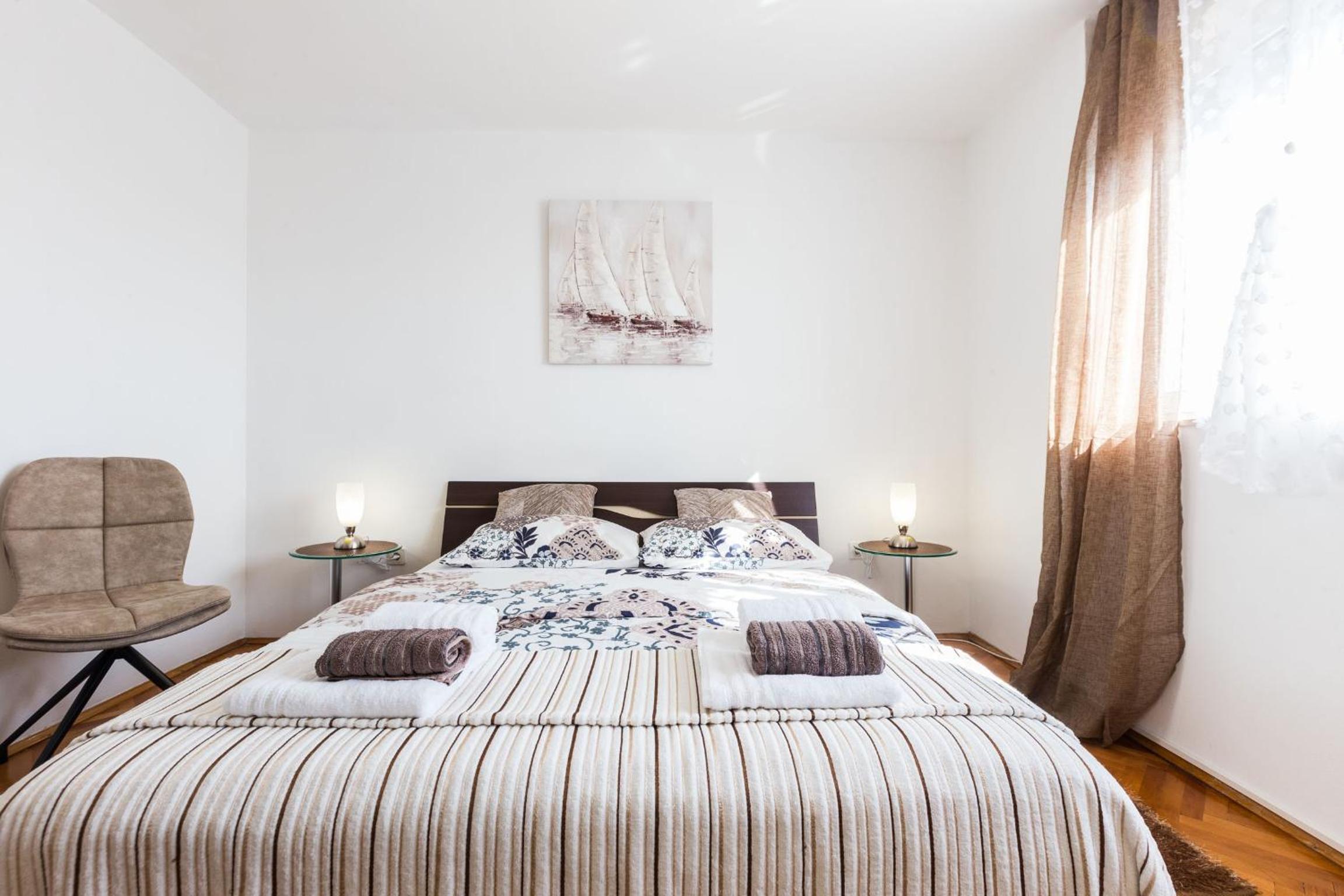Two bedroom apartment with Balcony - Photo 4
