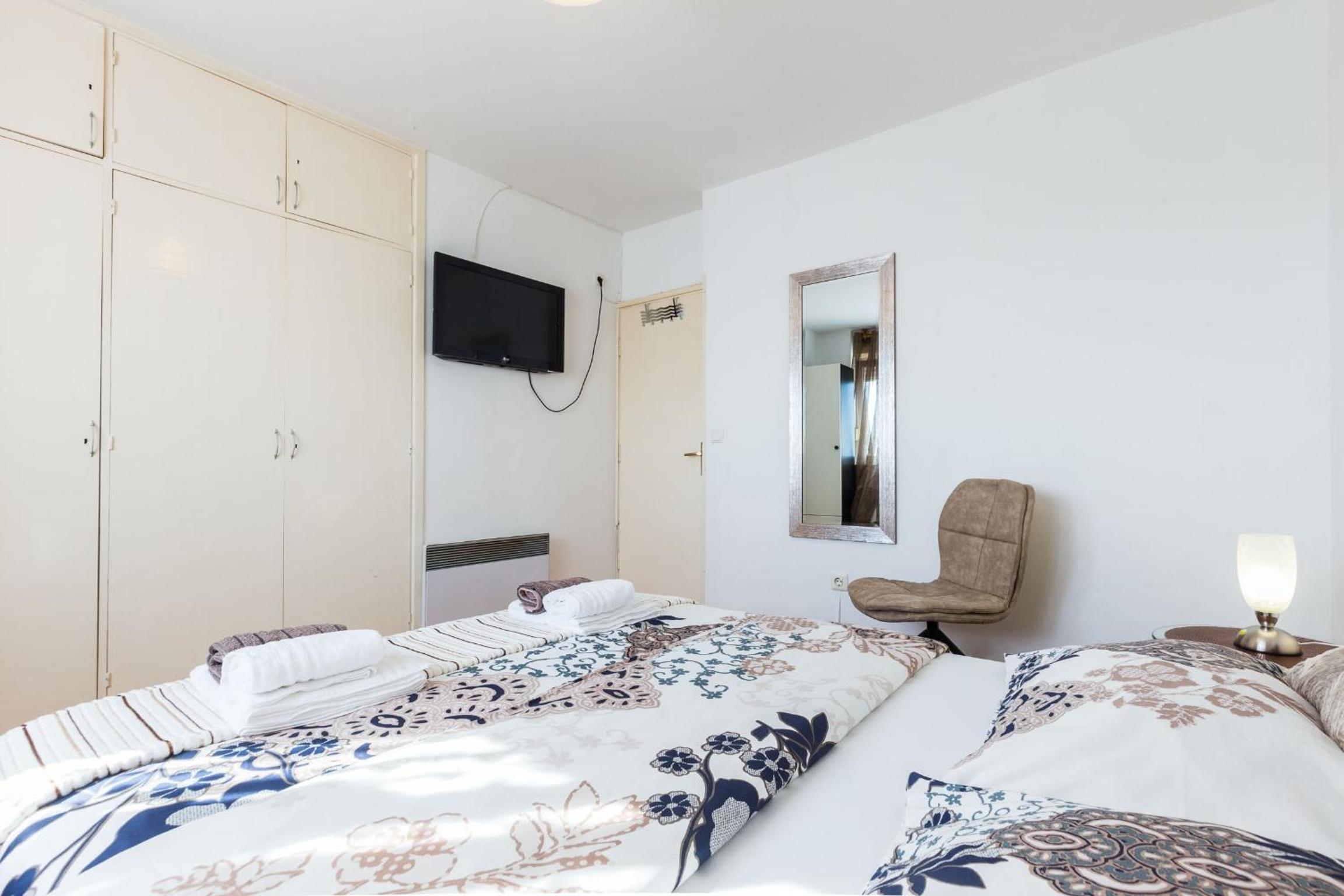Two bedroom apartment with Balcony - Photo 6