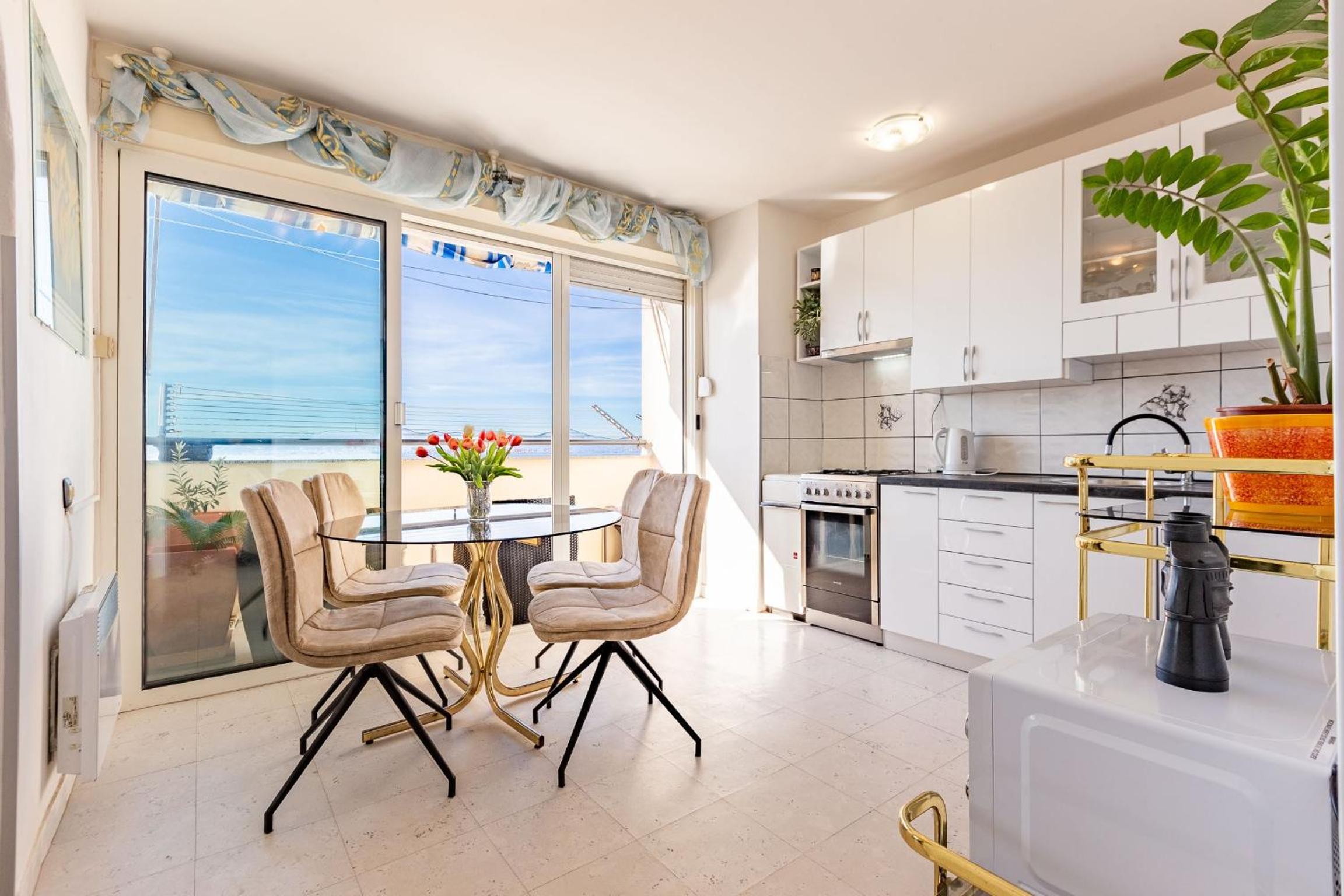Two bedroom apartment with Balcony - Photo 17