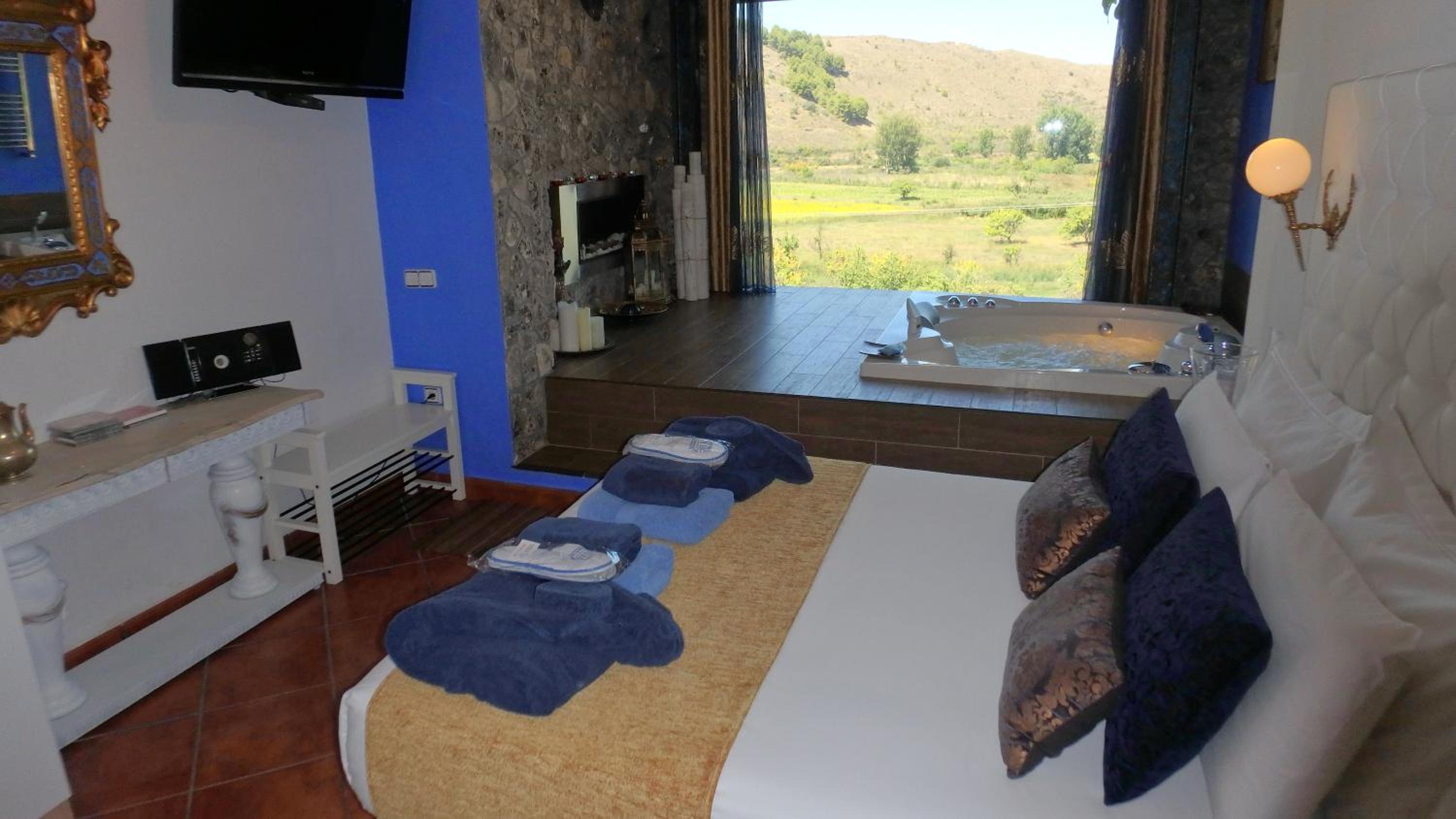 Two-Bedroom House (2-6 Adults) - Photo 264