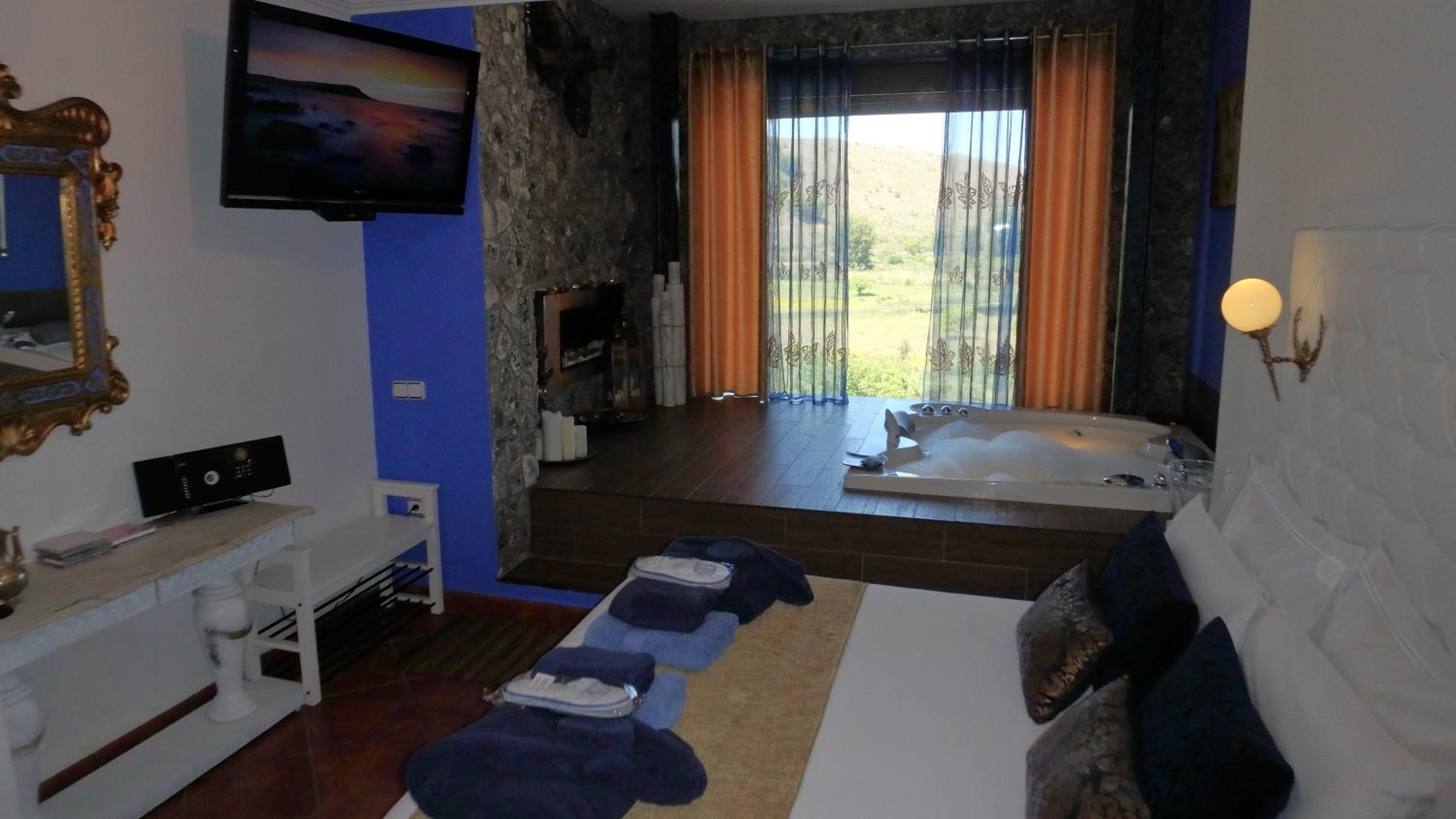 Two-Bedroom House (2-6 Adults) - Photo 244