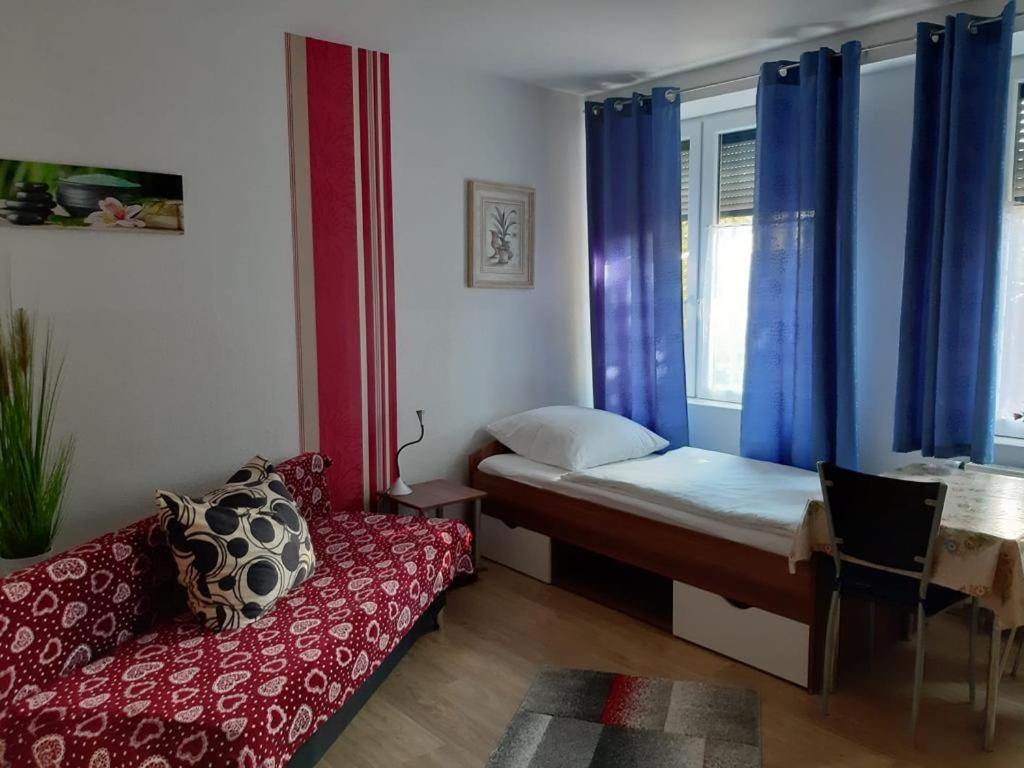 One-Bedroom Apartment photo 1