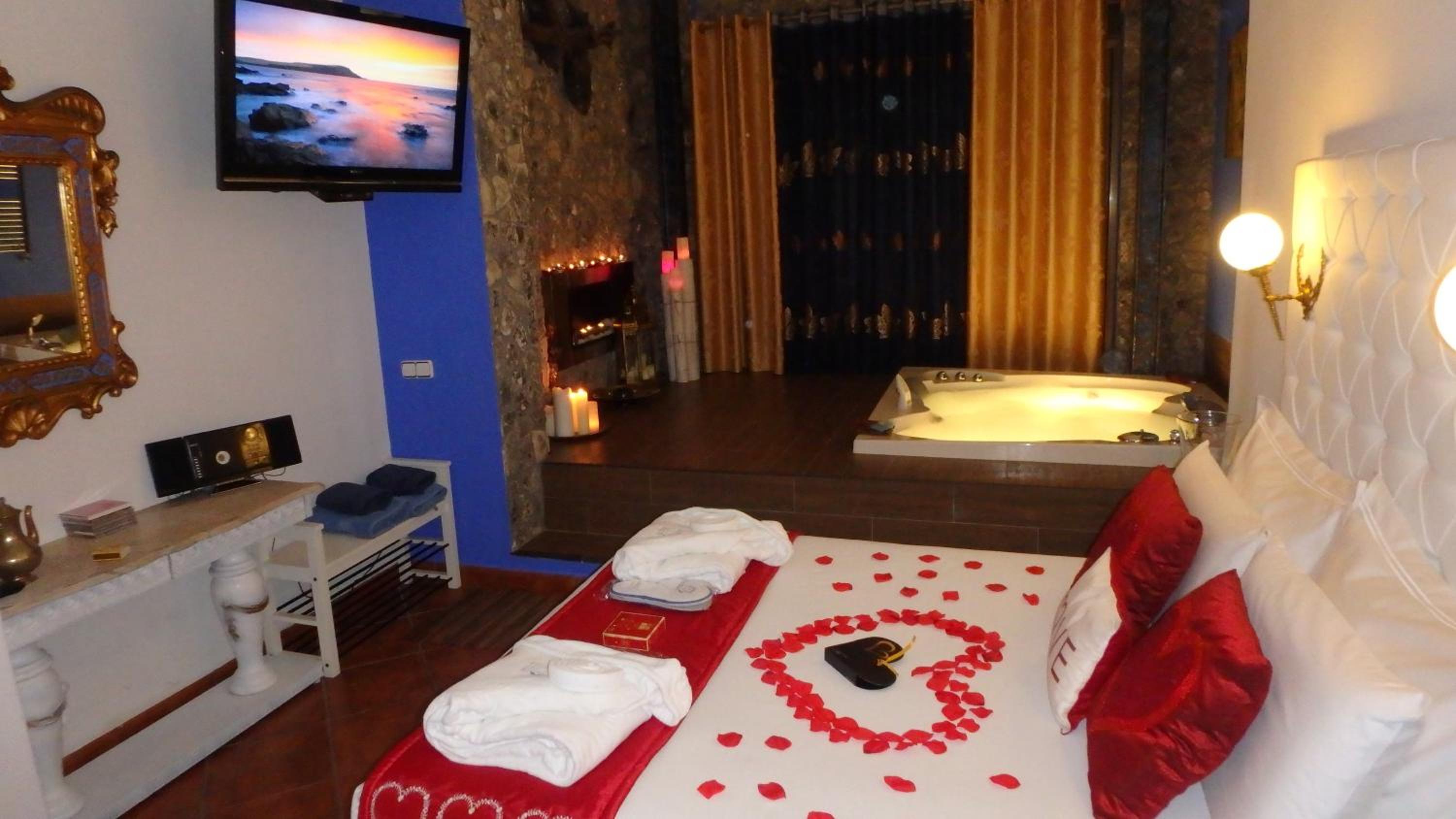 Two-Bedroom House (2-6 Adults) - Photo 165