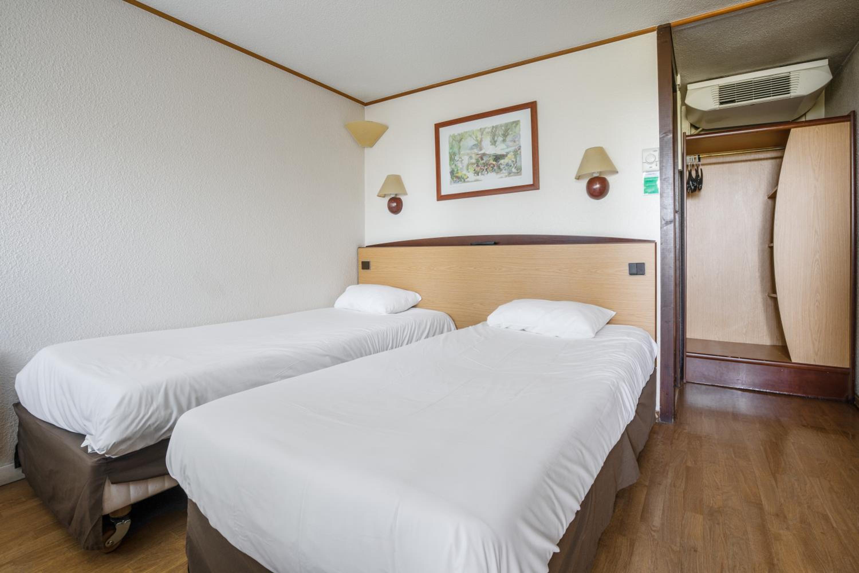 Twin Room - Photo 1