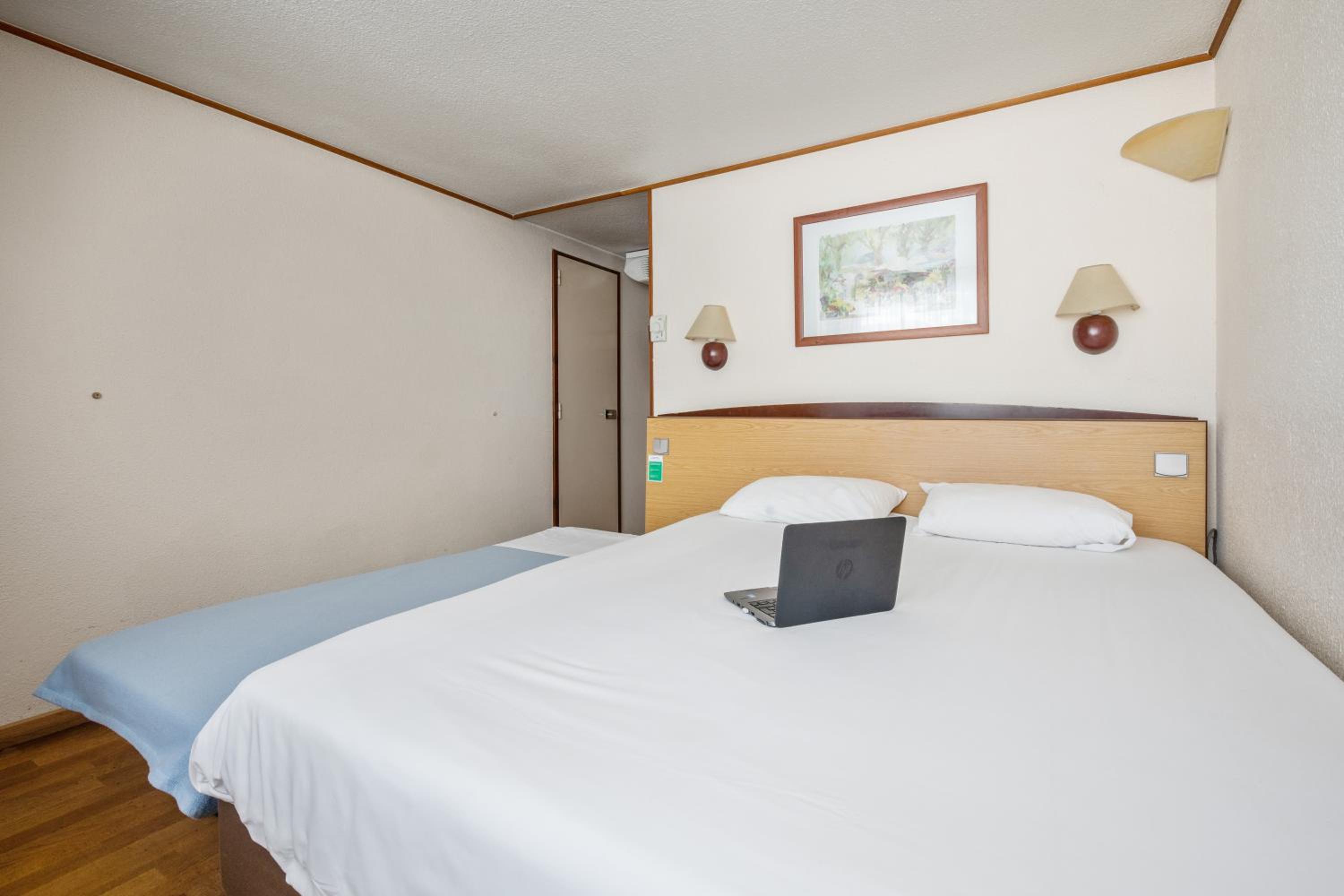 Double Room with One Double Bed and One Junior bed photo 3