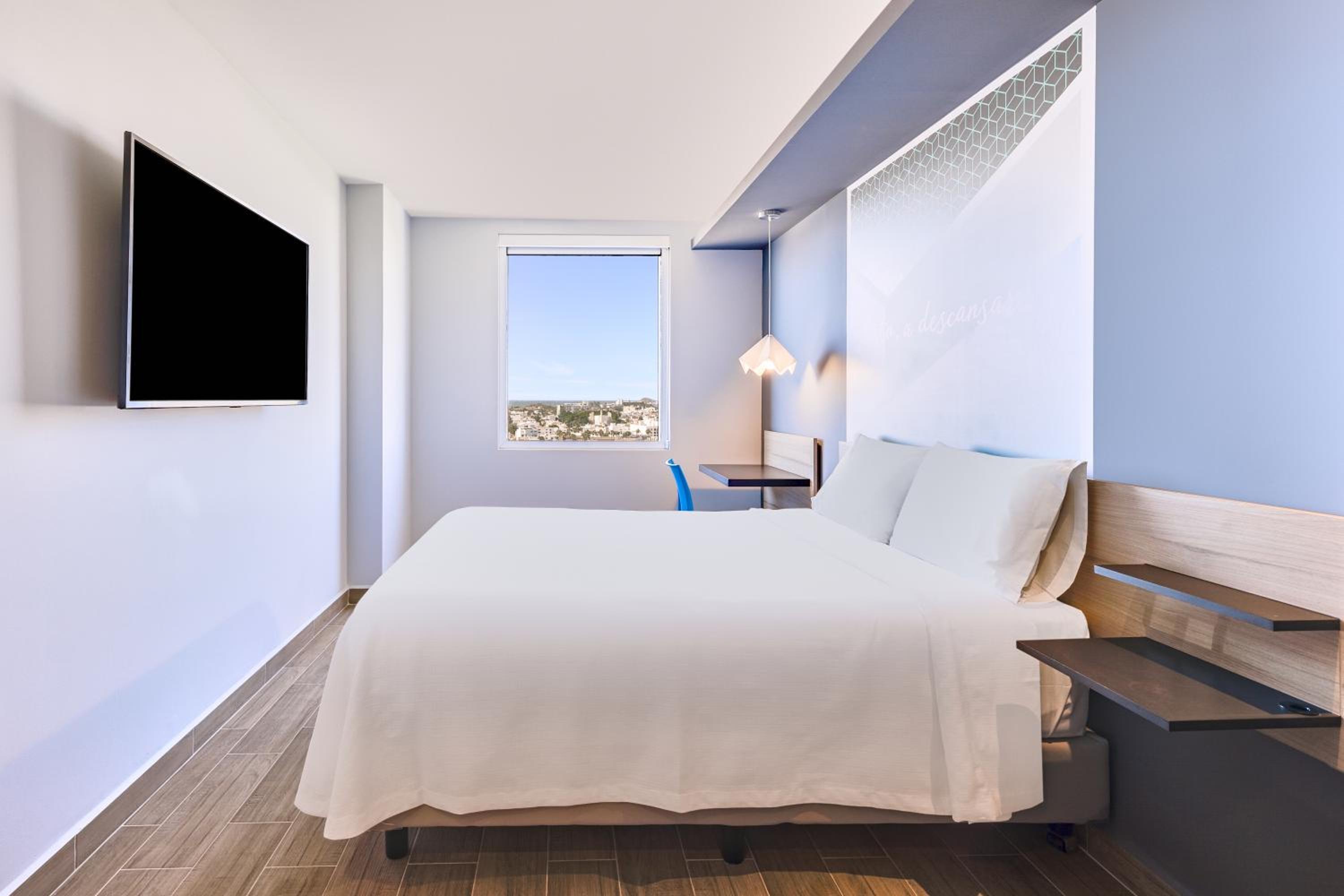 Superior Room, 1 Queen - Photo 3