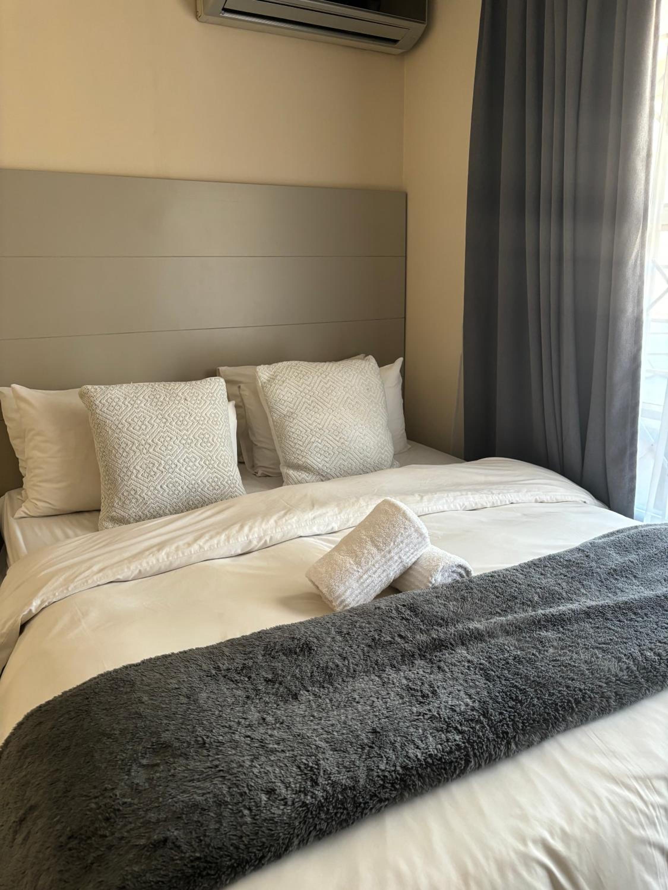 Queen Room photo 1