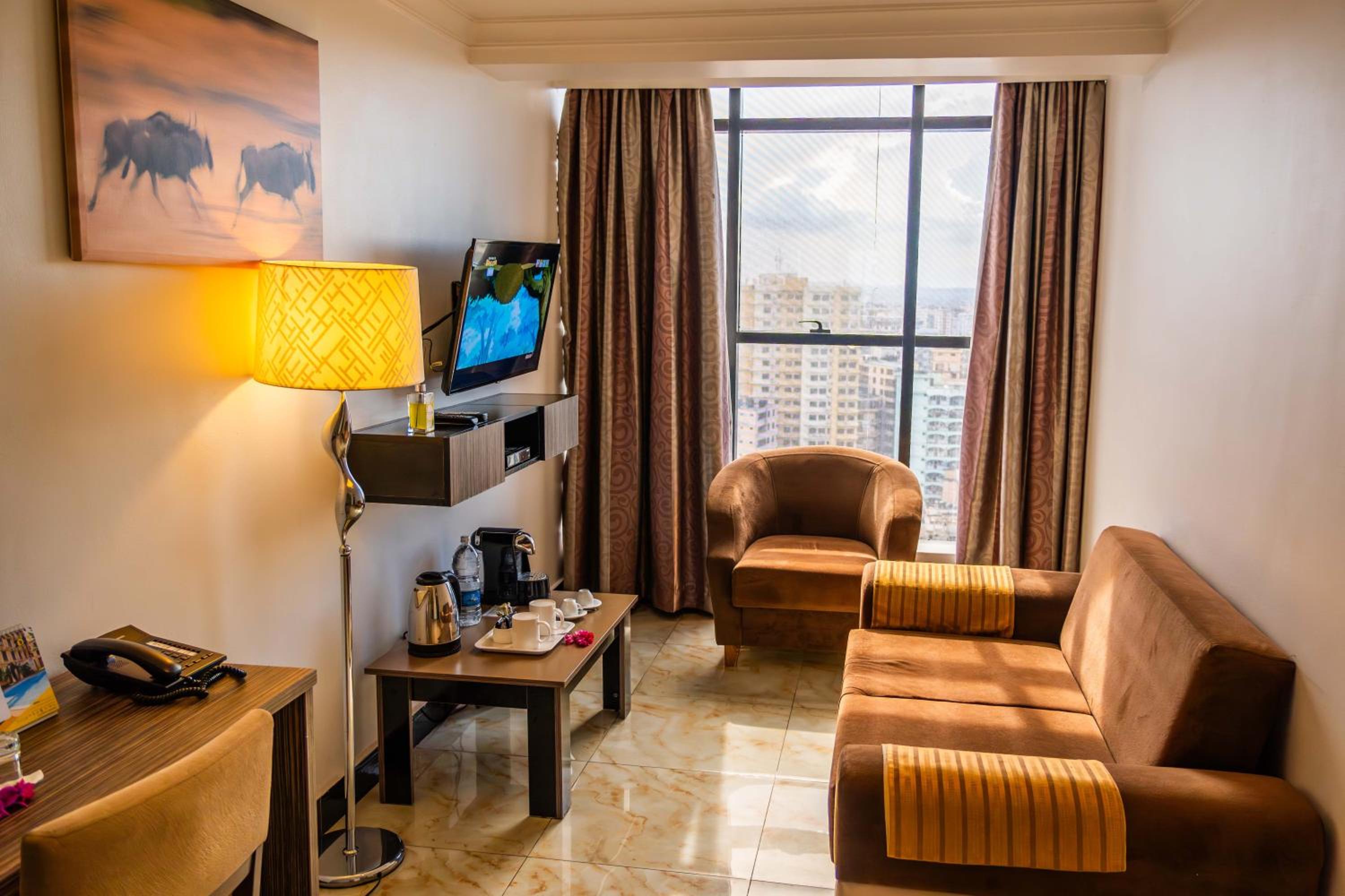 Junior Queen Suite 19th Floor