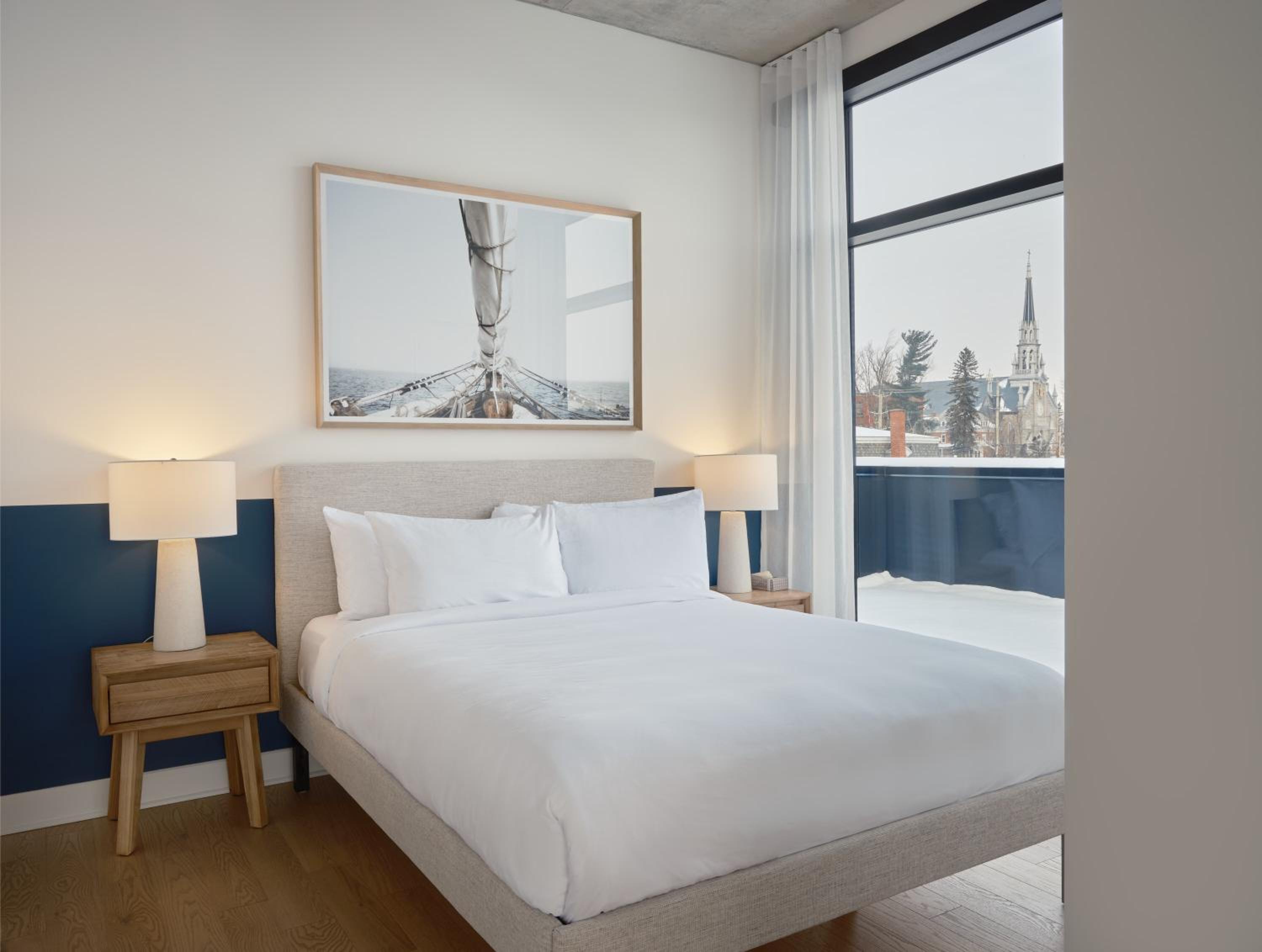 401 - 4th Floor One Bedroom Ste Queen Bed Main St. panoram