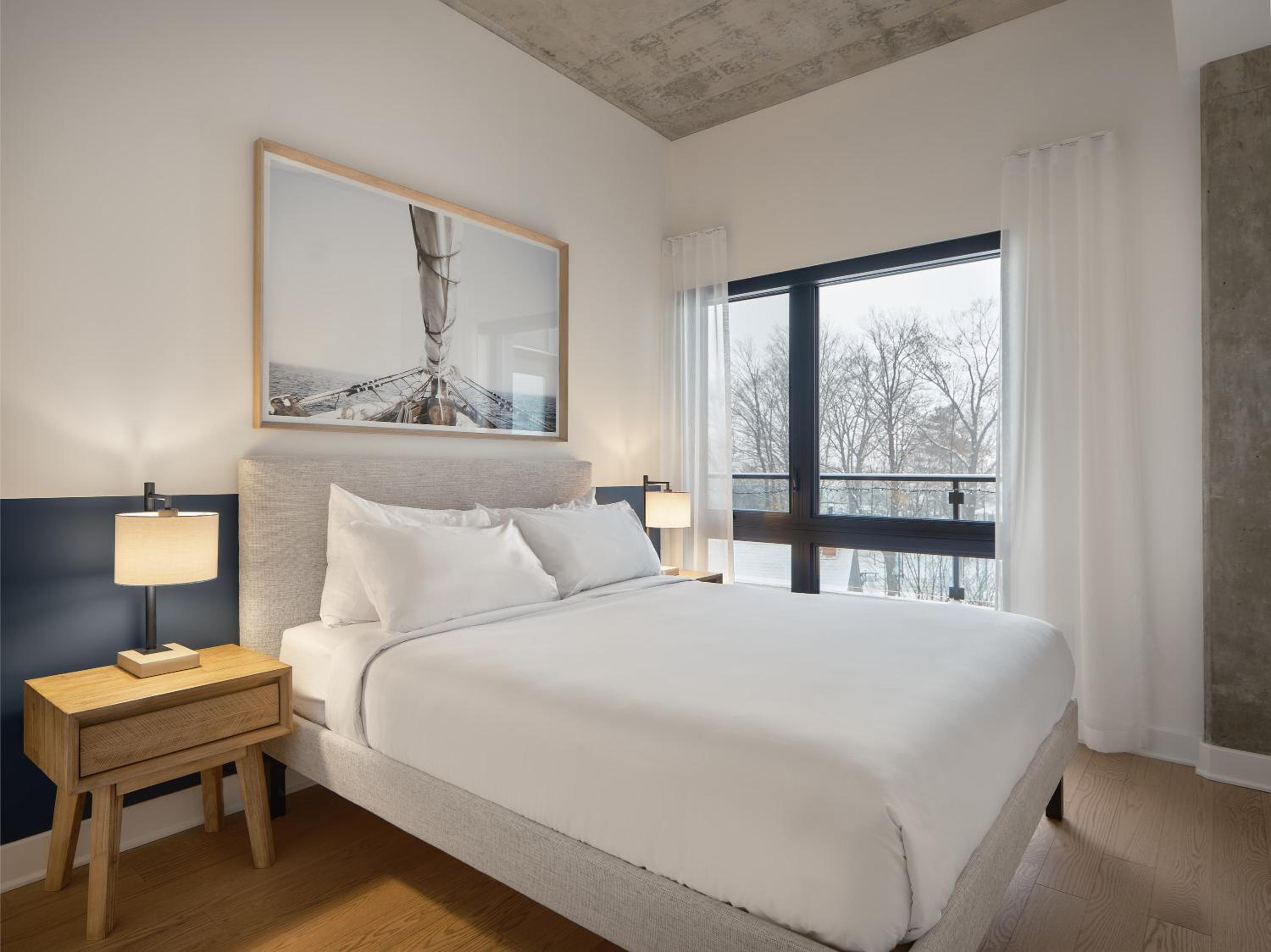 402 - 4th Floor 2 Bedroom Suite, Queen and King, Main St.