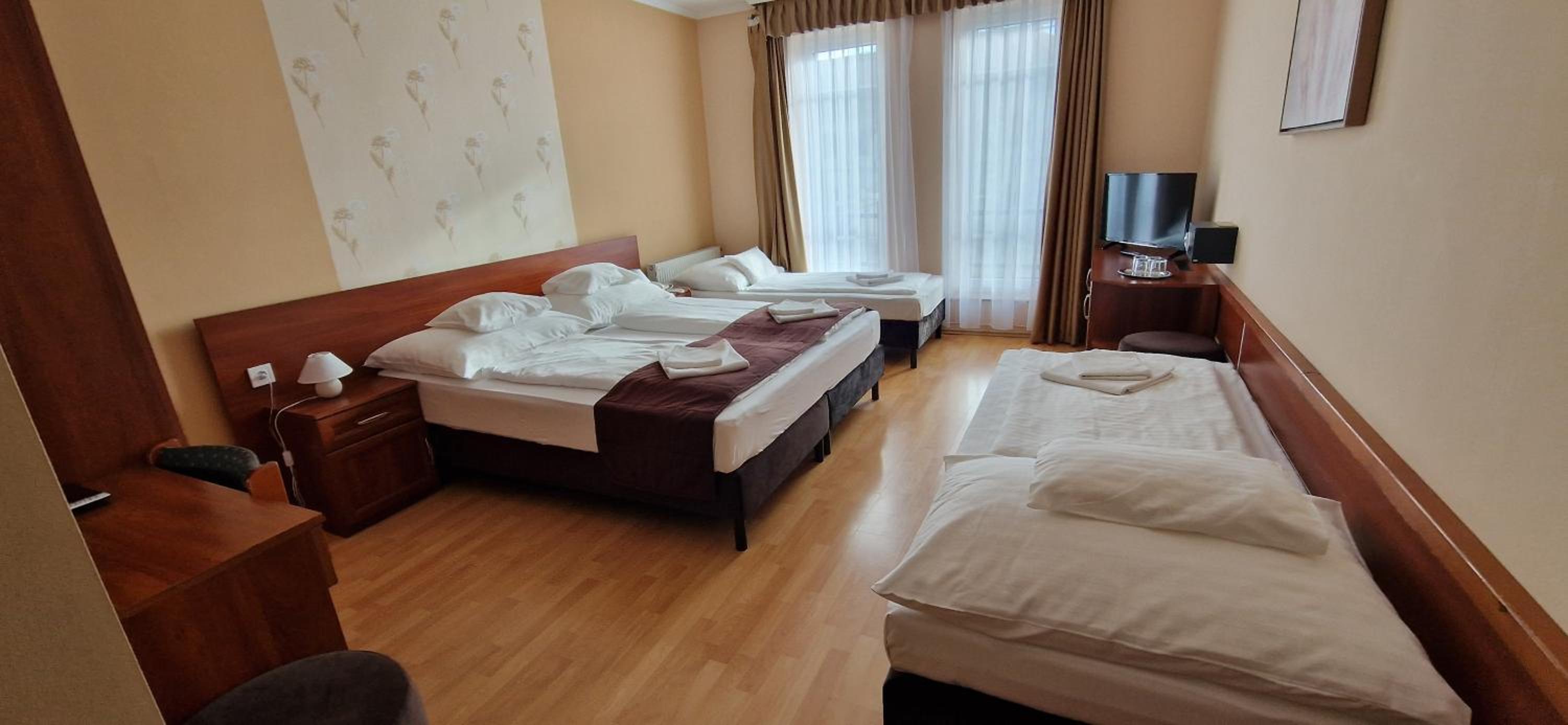 Quadruple Room - Photo 4