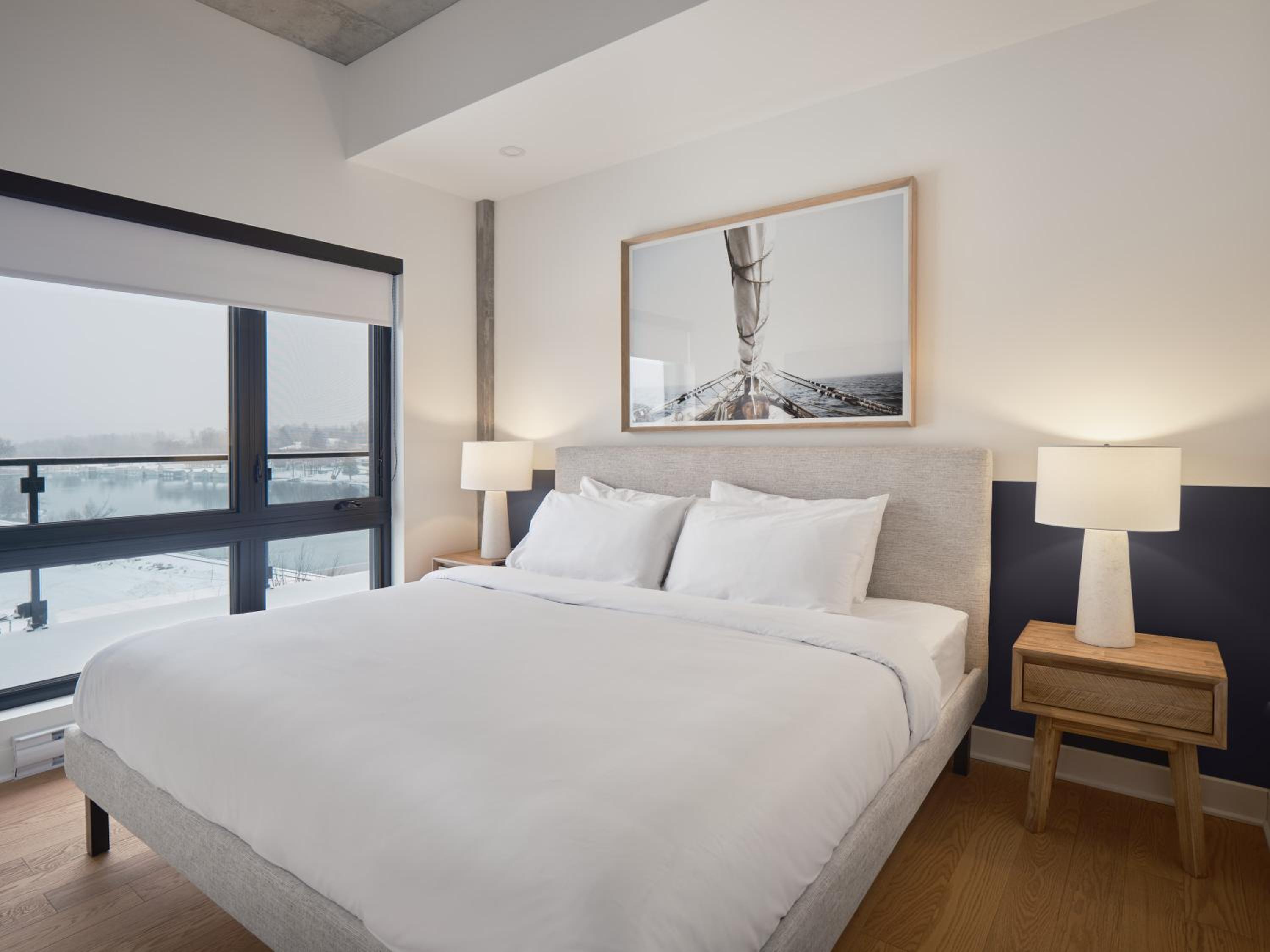 408 - 4th Floor One Bedroom Suite, King Bed, Balcony