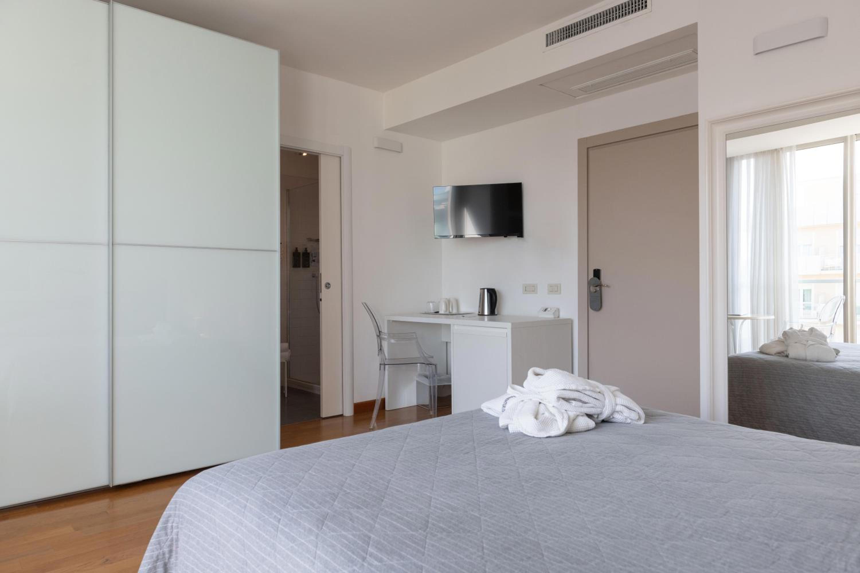 Deluxe Double Room - Photo 7
