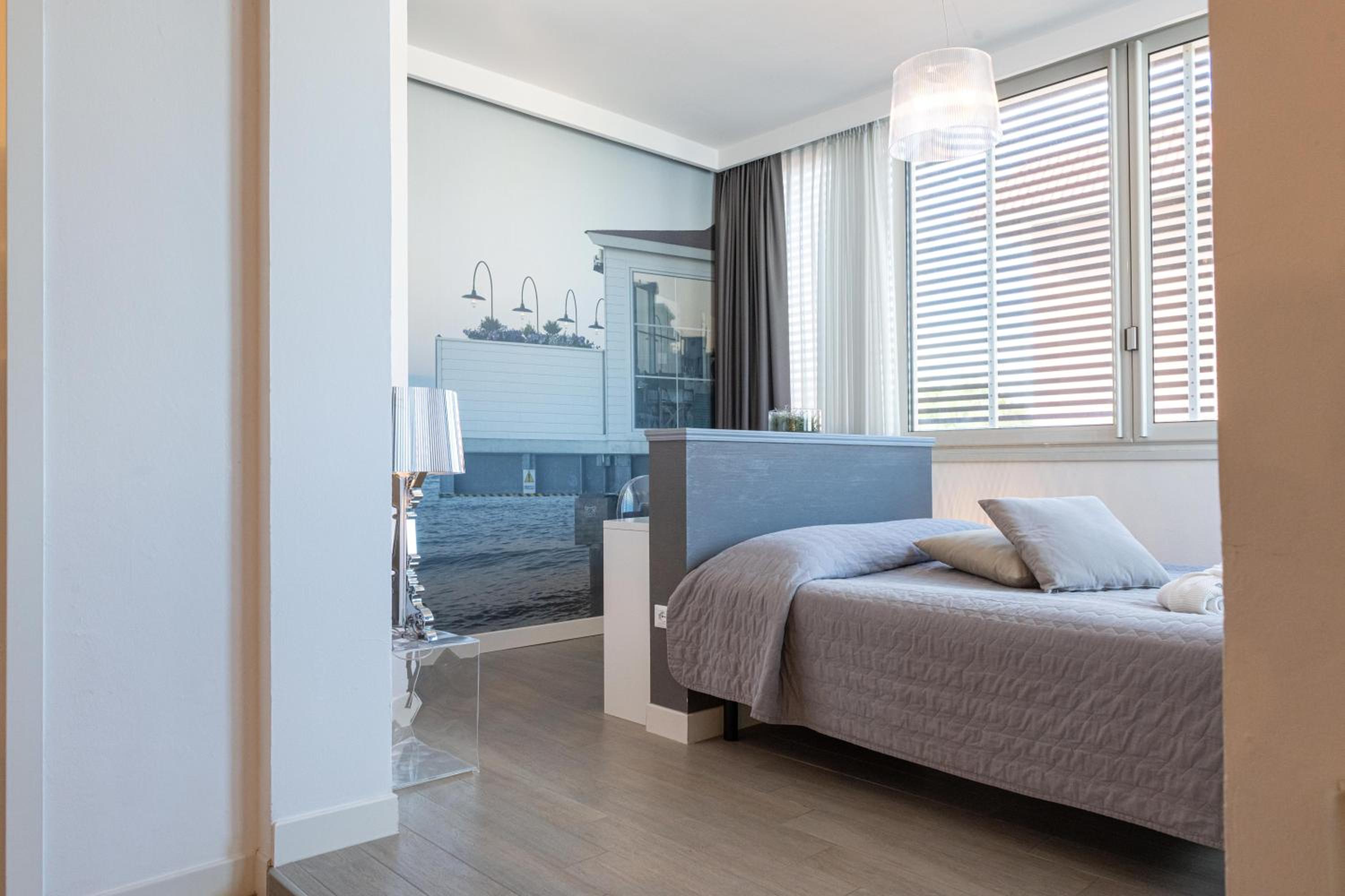Junior Suite with Side Sea View - Photo 3
