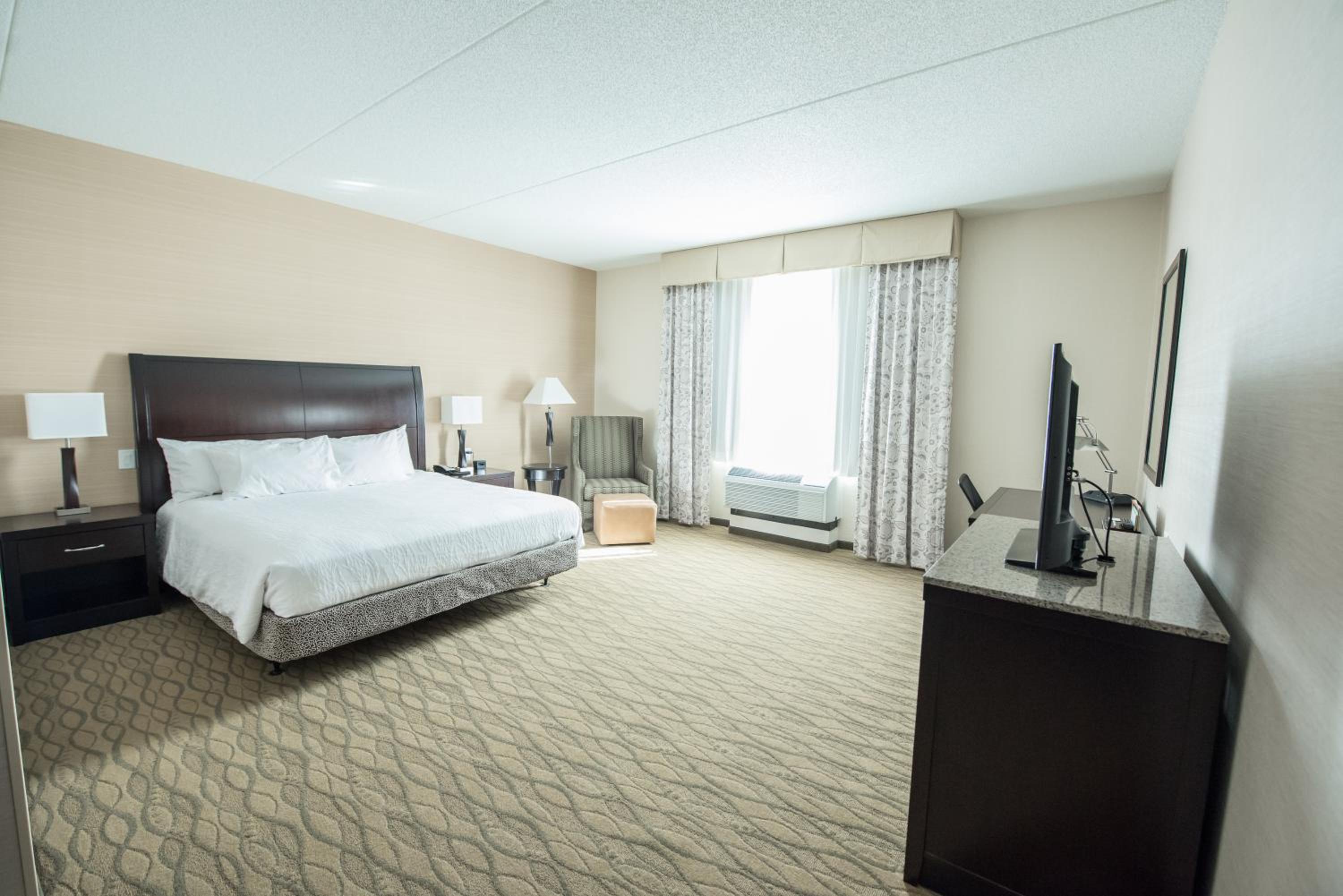 King Room with Roll-In Shower - Mobility/Hearing Accessible