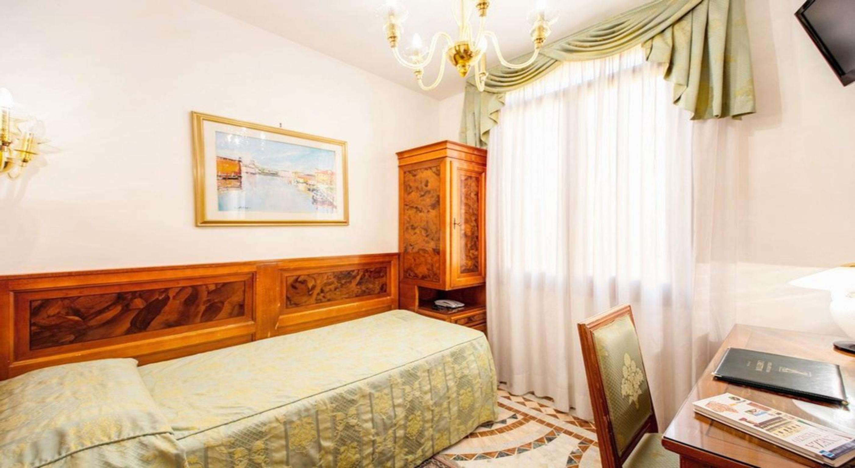 Standard Single Room photo 2