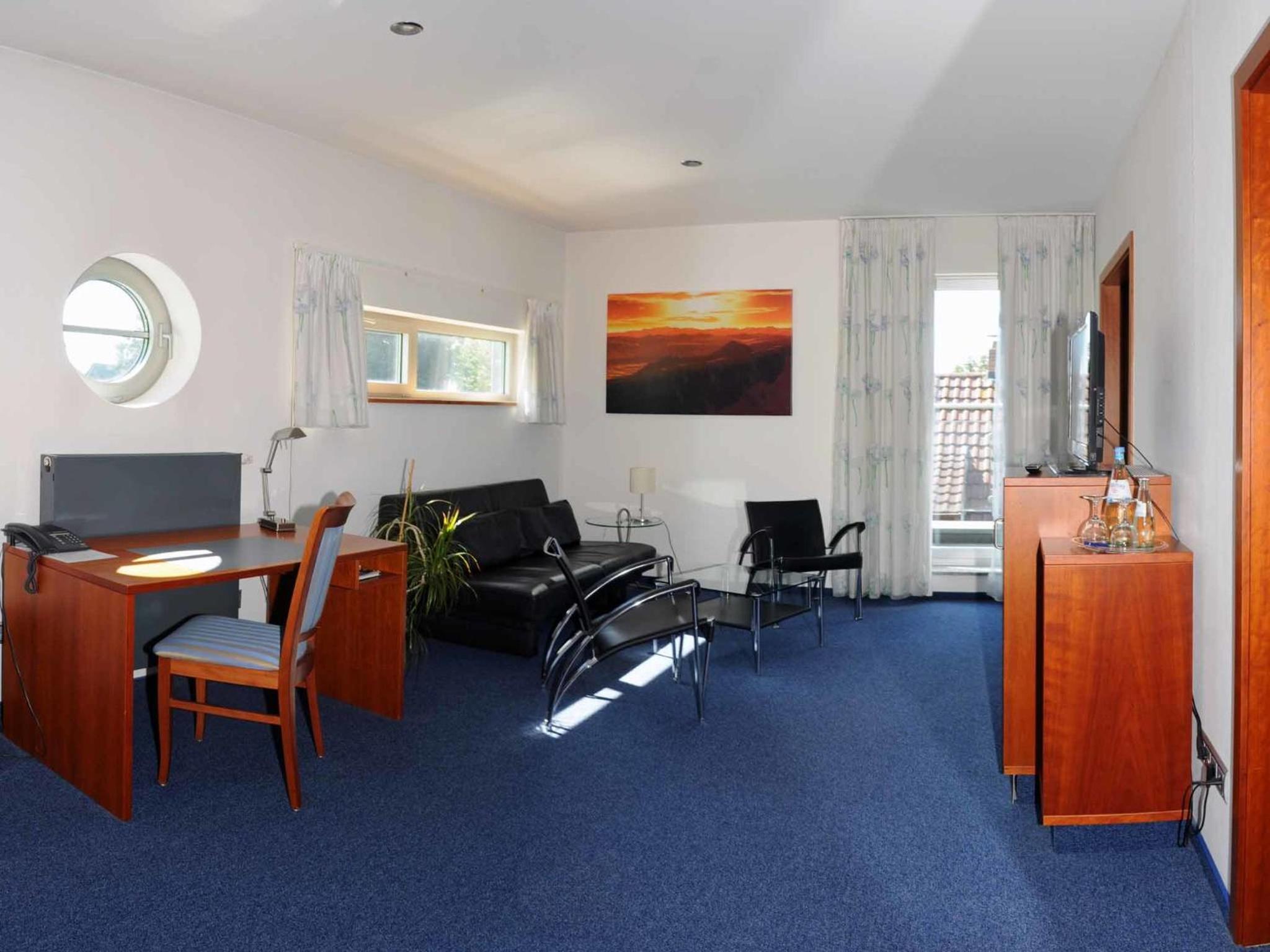 Suite - Photo 1