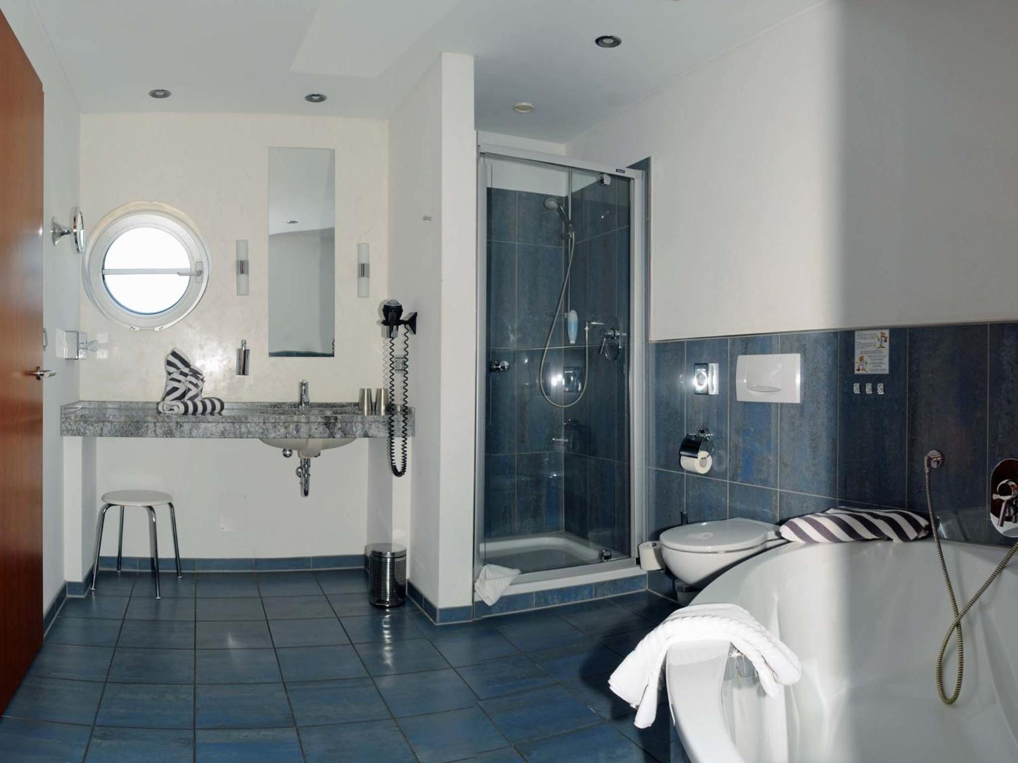 Suite - Photo 3