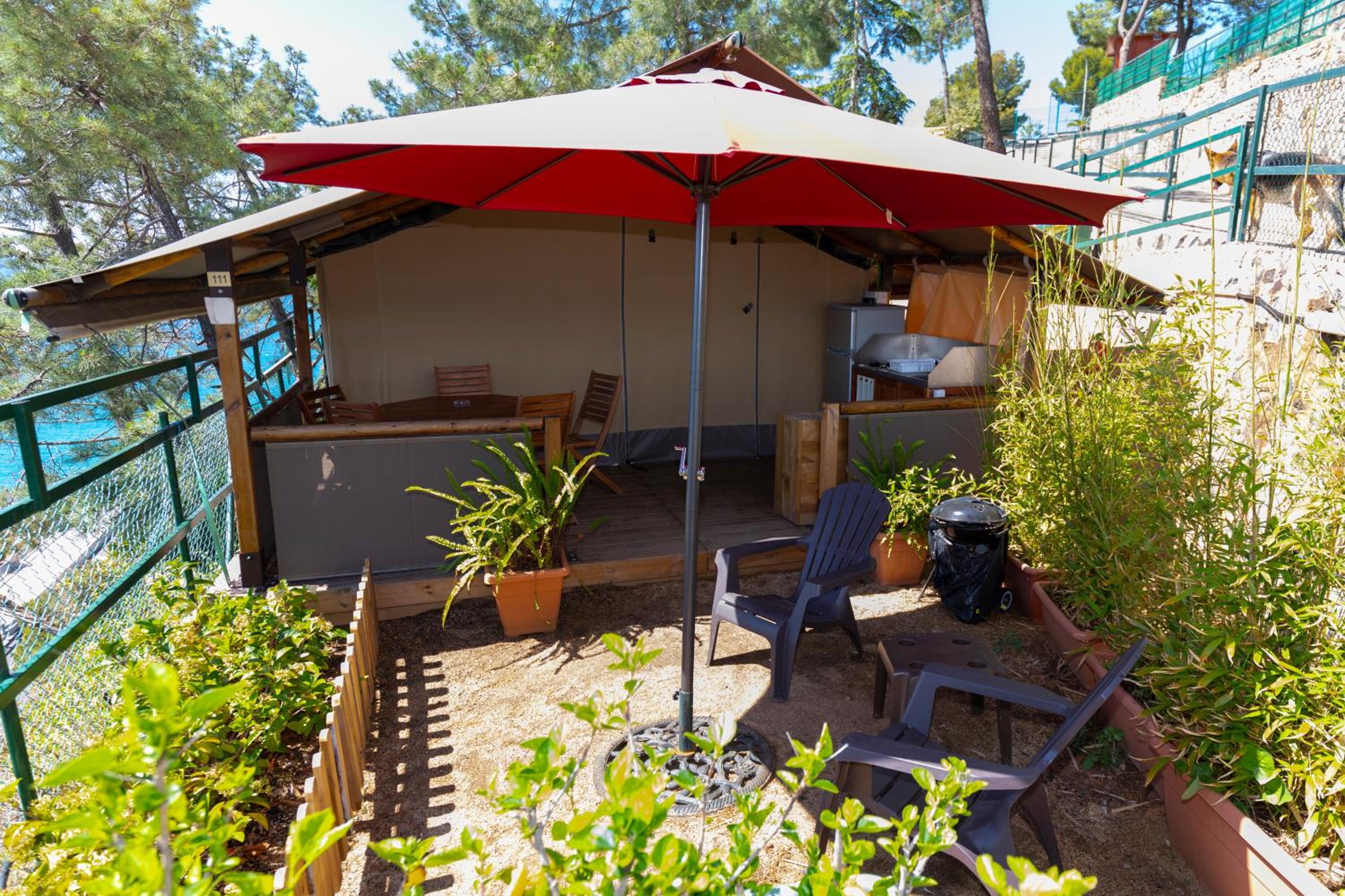 Deluxe Tent (5 Adults) - Photo 18
