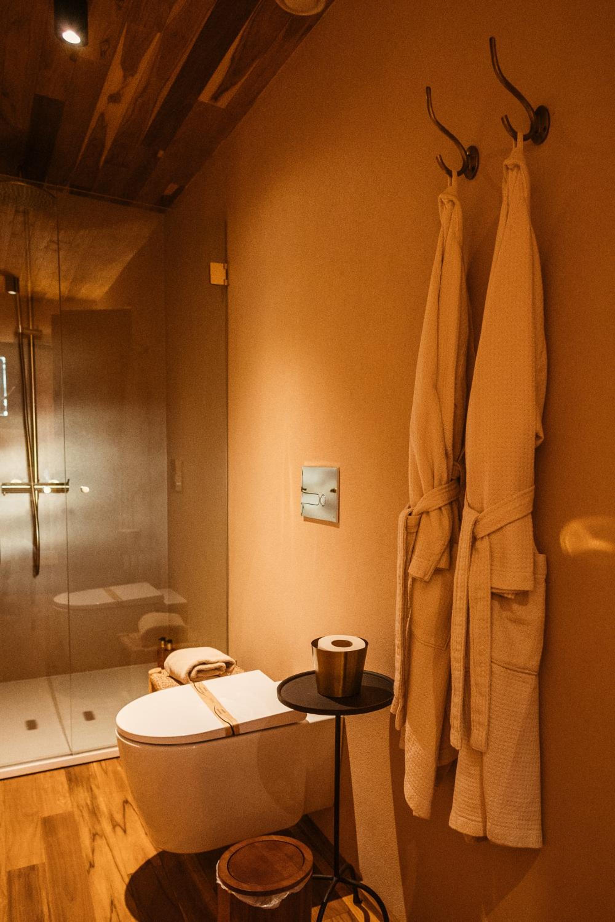 Superior Suite - Photo 16