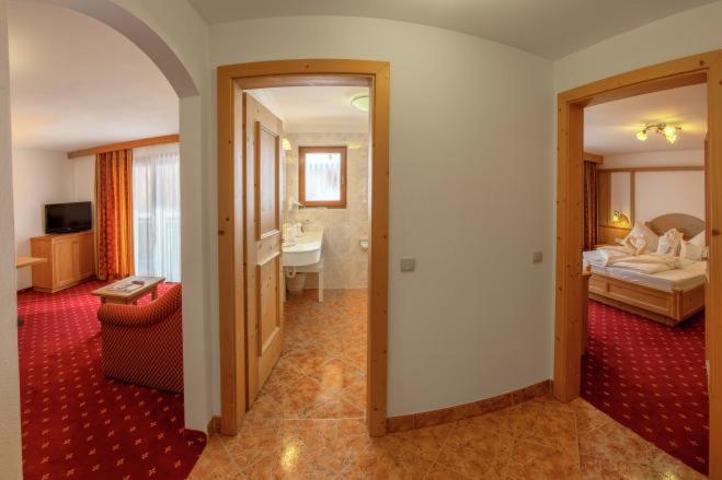 Family Room (2 Adults + 2 Children)