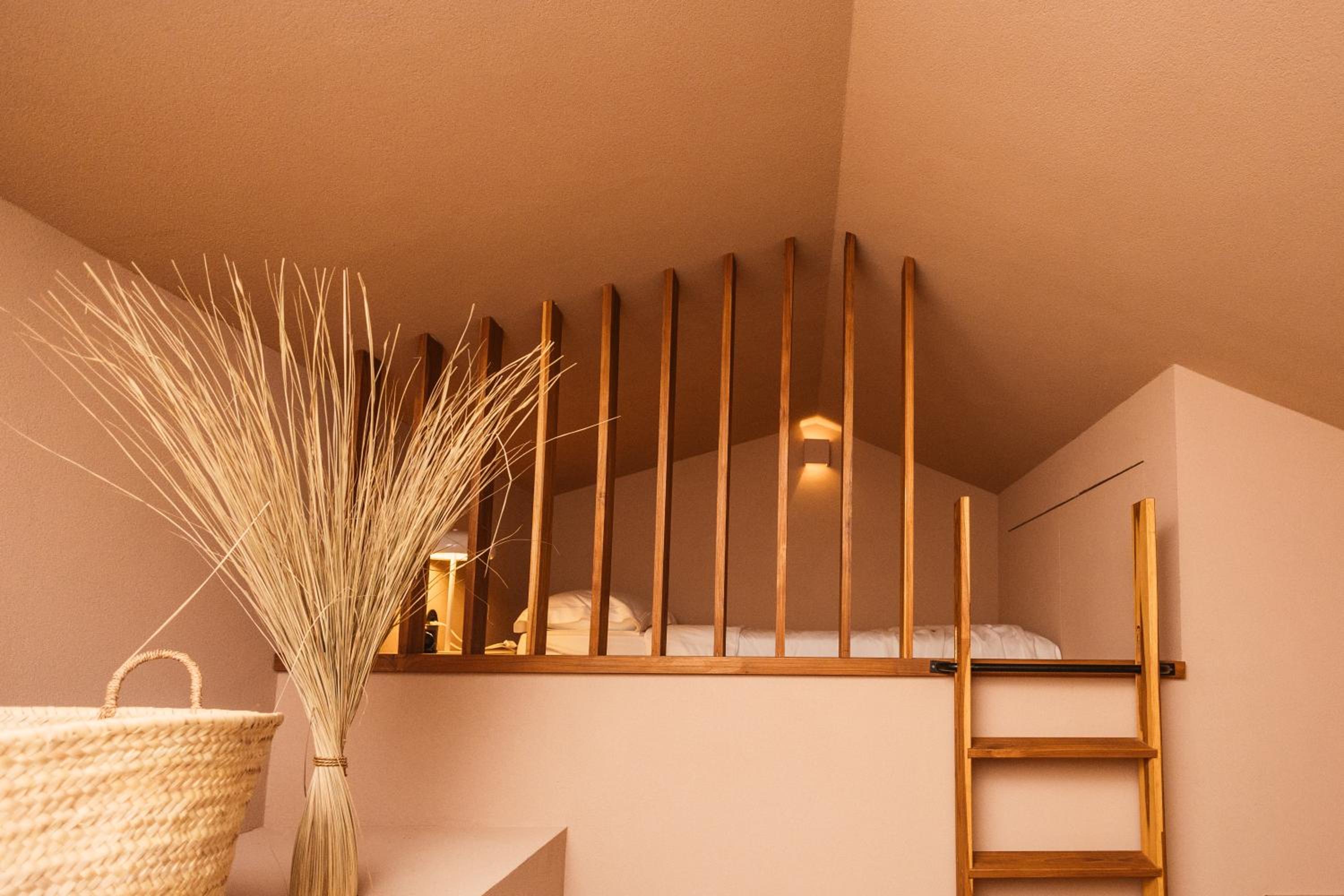 Standard Suite - Photo 15