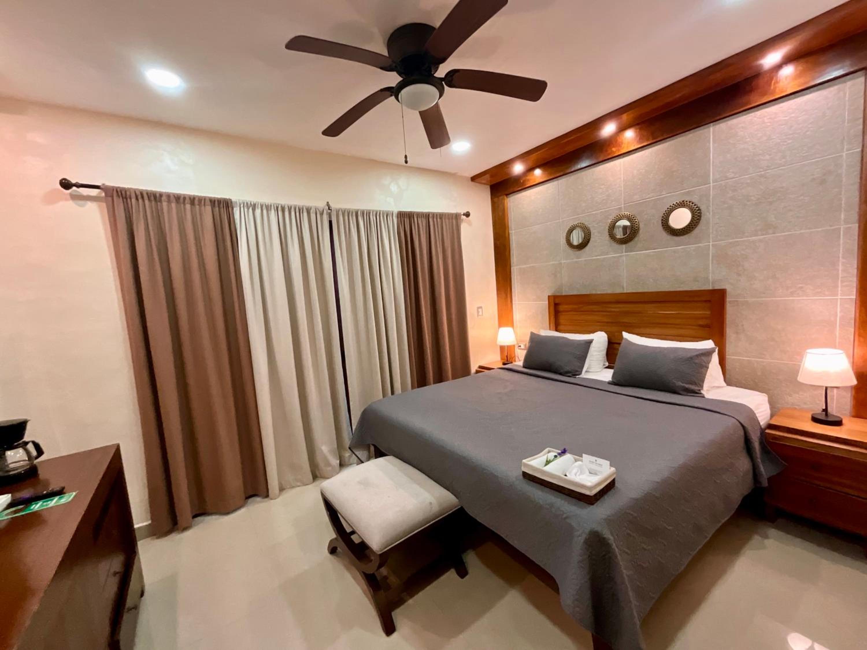 Deluxe King Room photo 1