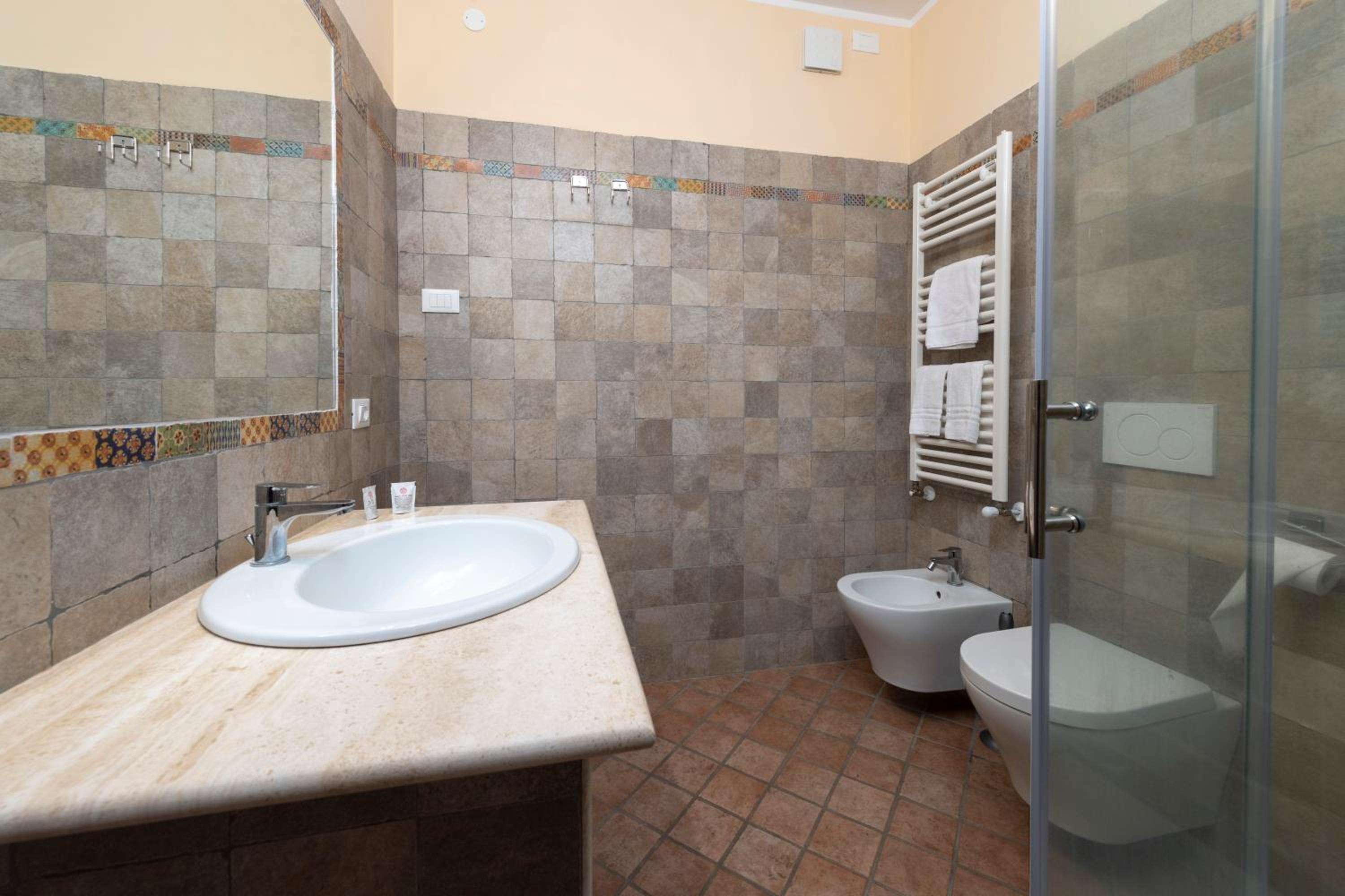 Triple Room with Private Bathroom - Photo 5