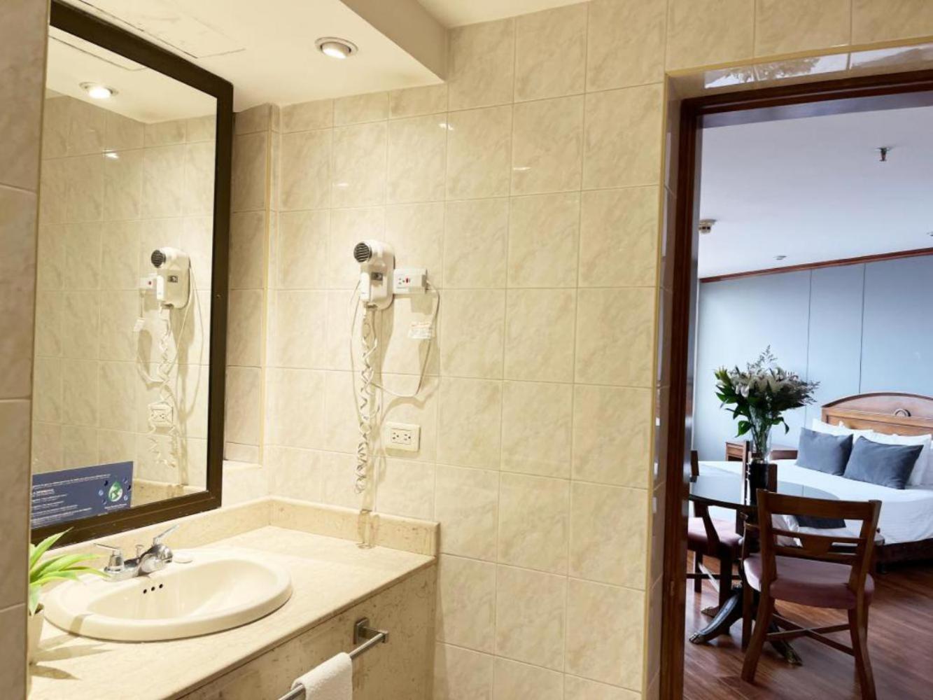 Standard Double Room - Photo 7