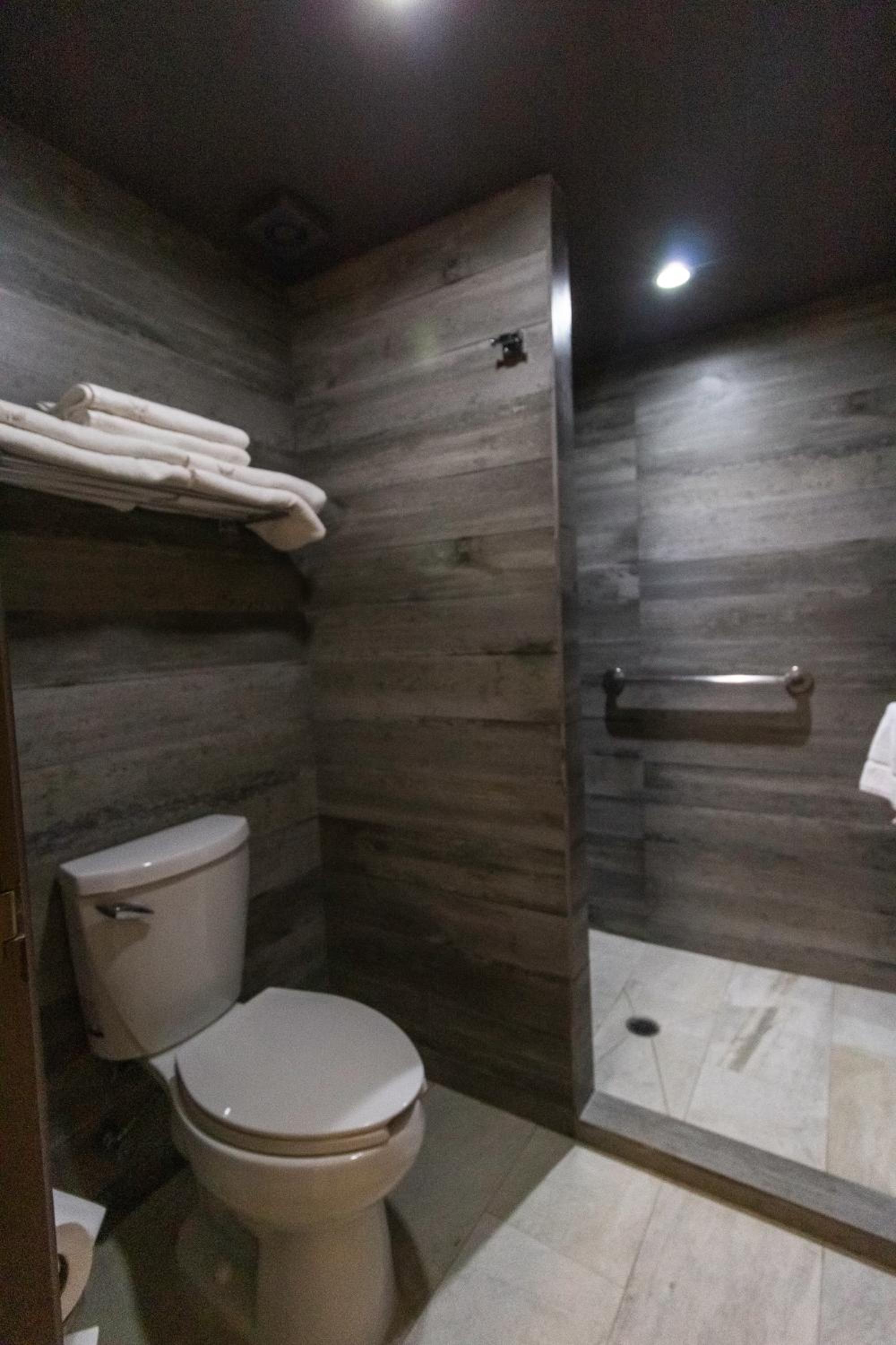 Standard Double Room with Two Double Beds - Photo 9