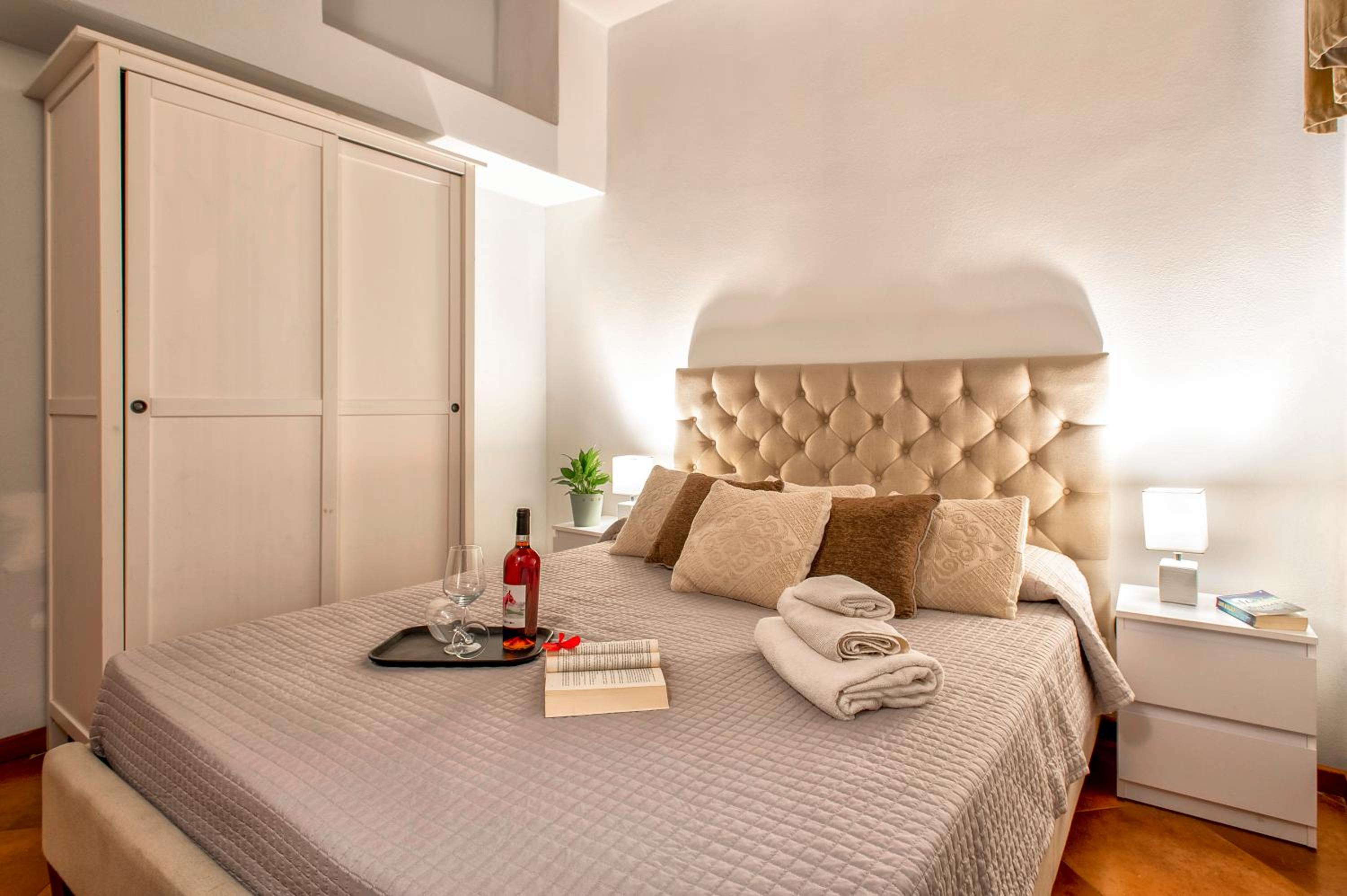 One-Bedroom Apartment - Split Level photo 1